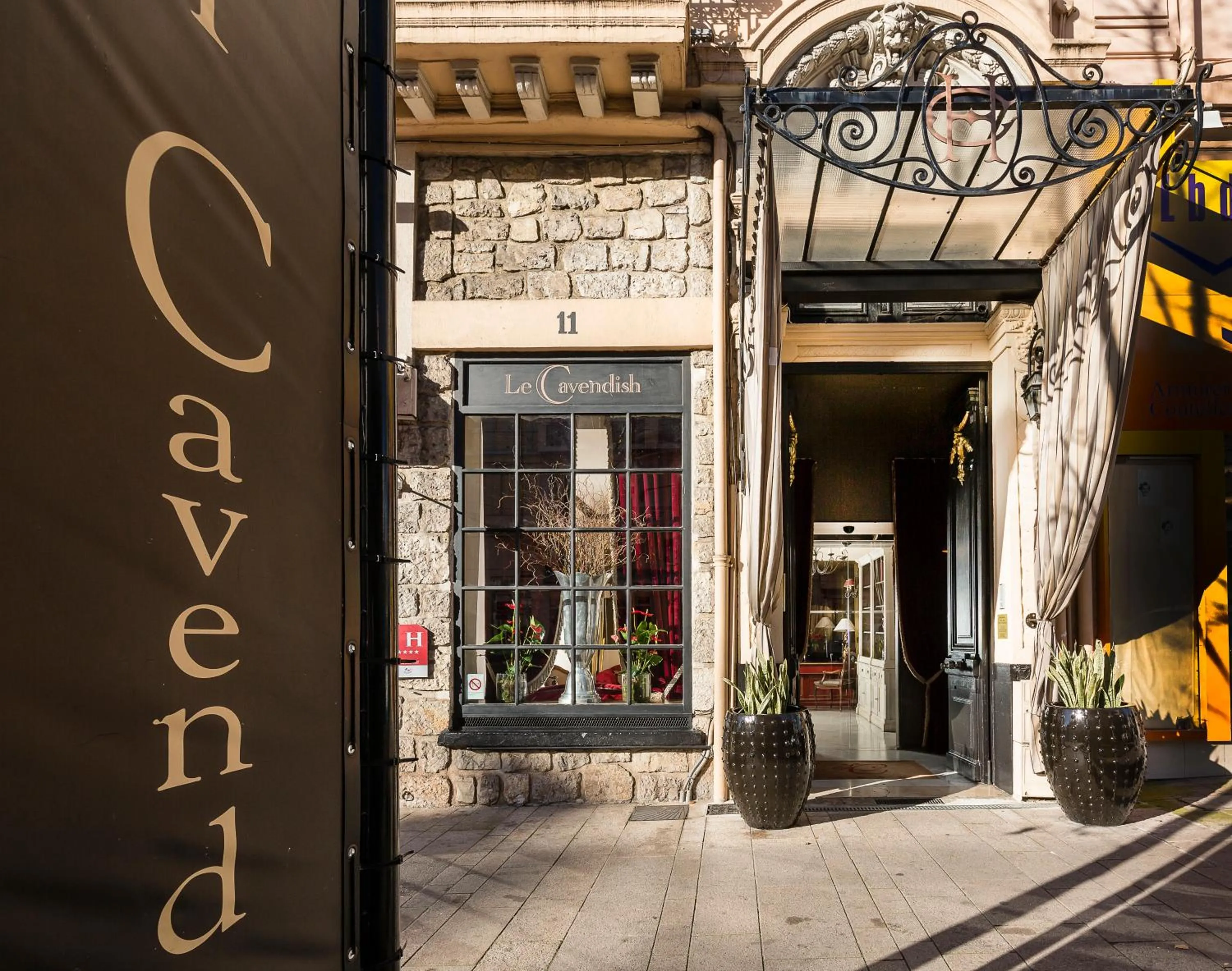 Facade/entrance in Le Cavendish