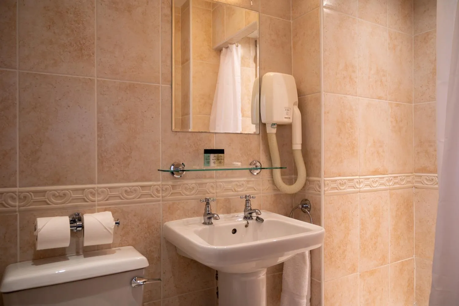 Bathroom in The Queens Hotel