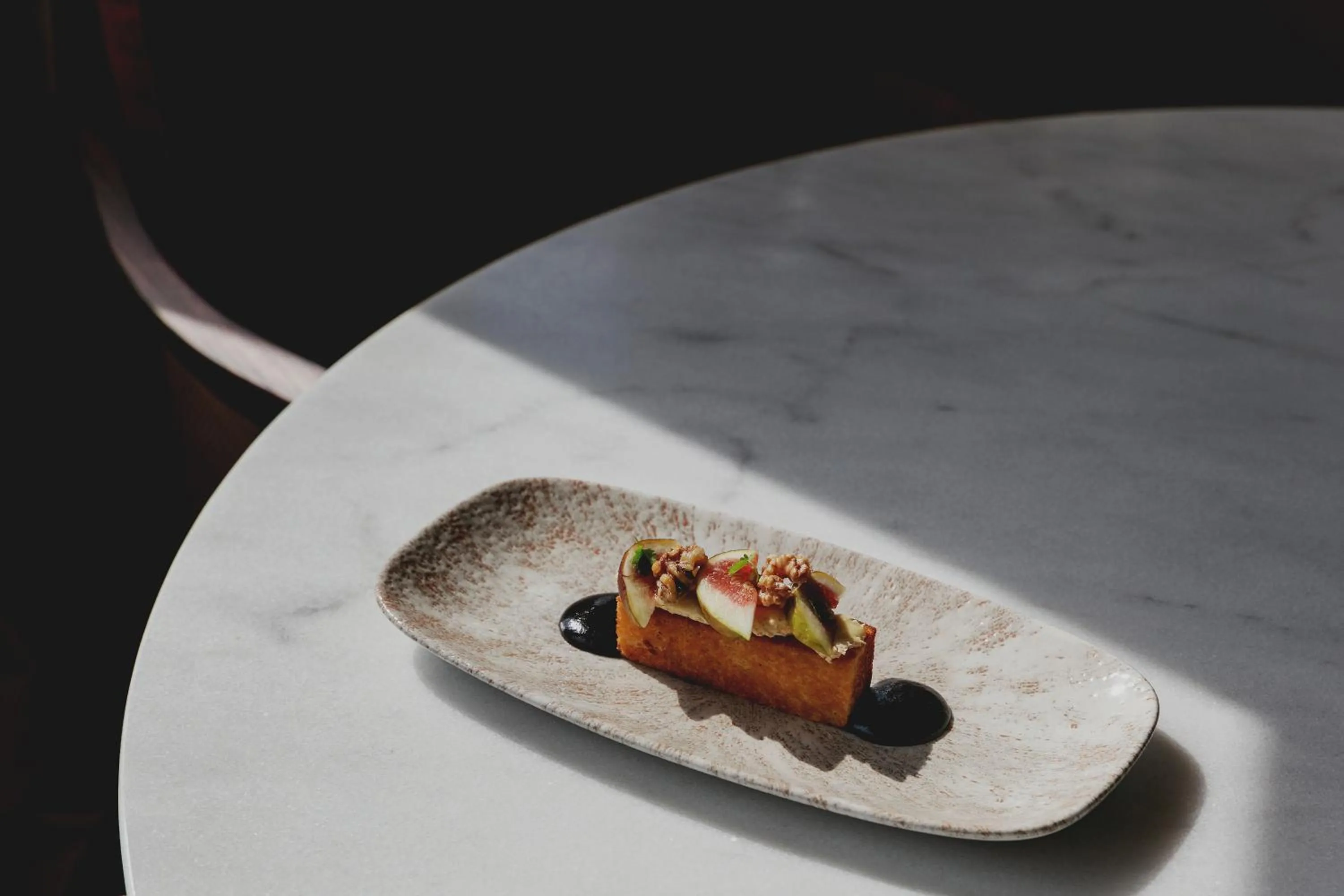 Restaurant/places to eat in The Queens Hotel