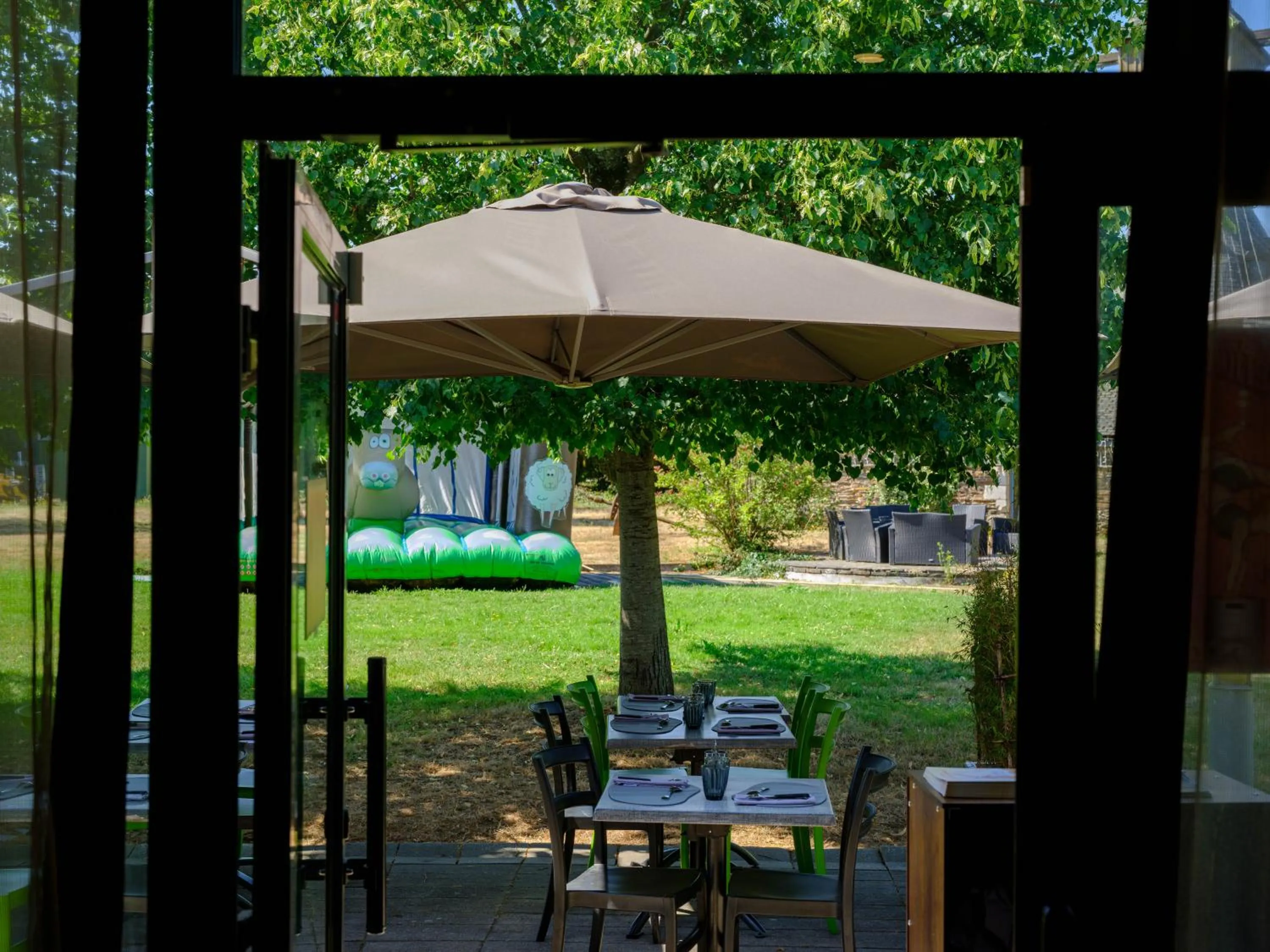 Patio in Logis Hôtel Domaine du Moulin Cavier - Restaurants & Spa