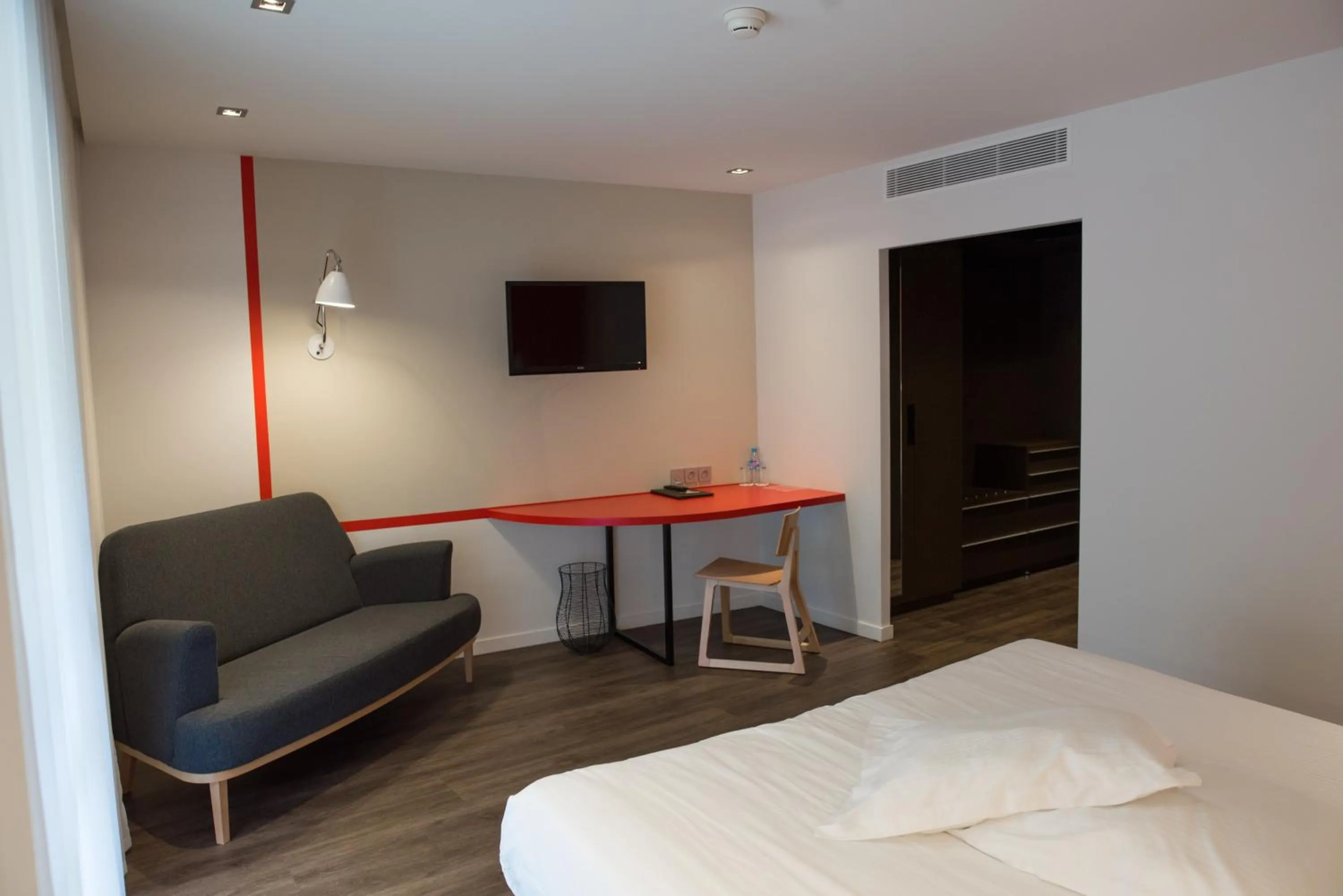 Seating area, Bed in Logis Hôtel Domaine du Moulin Cavier - Restaurants & Spa