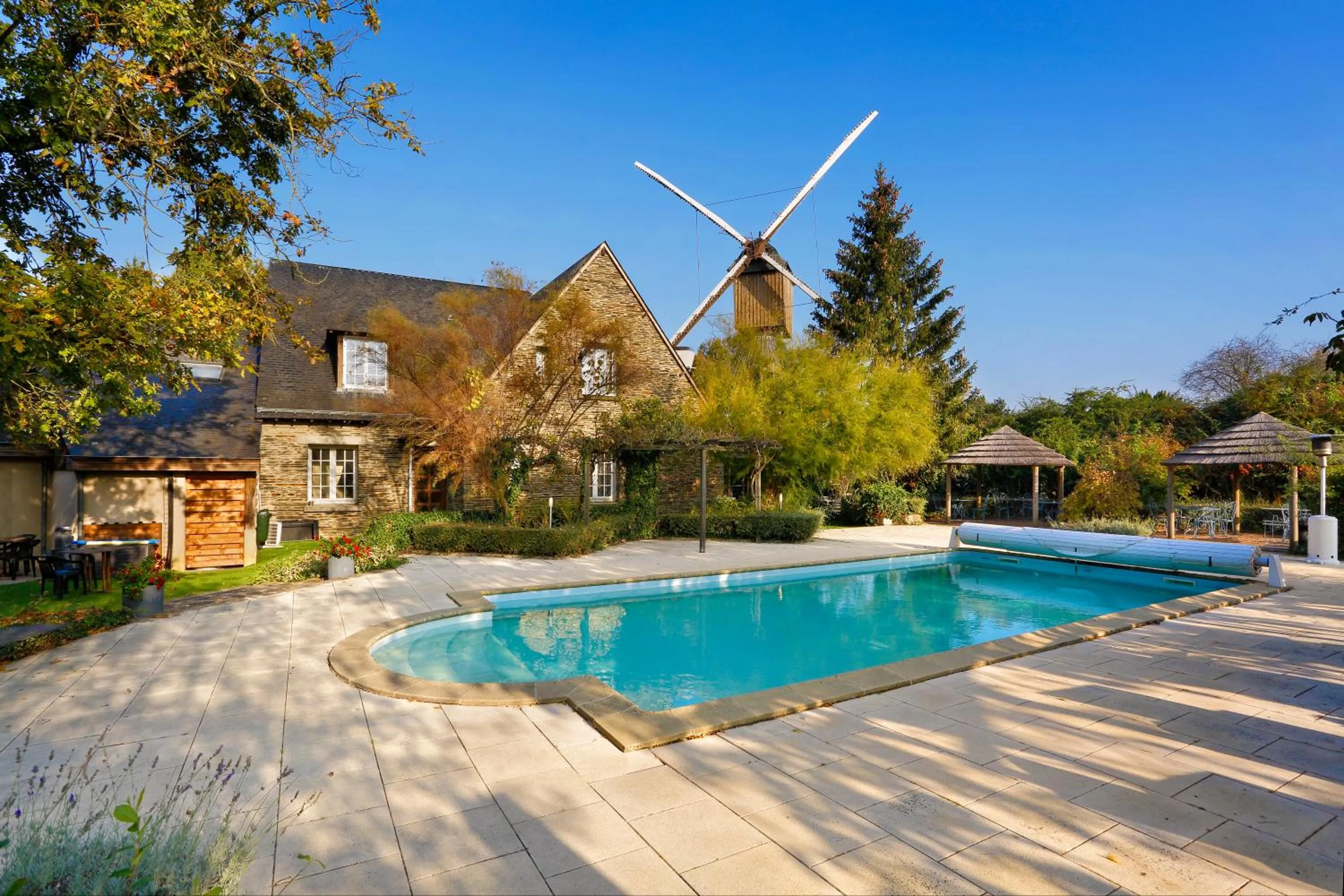 Property building in Logis Hôtel Domaine du Moulin Cavier - Restaurants & Spa