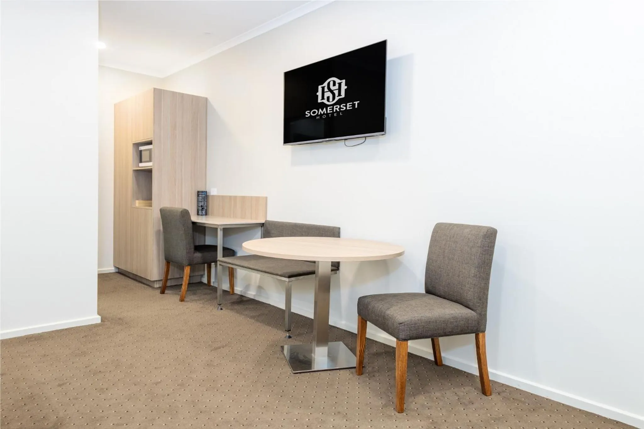 Living room in Somerset Hotel