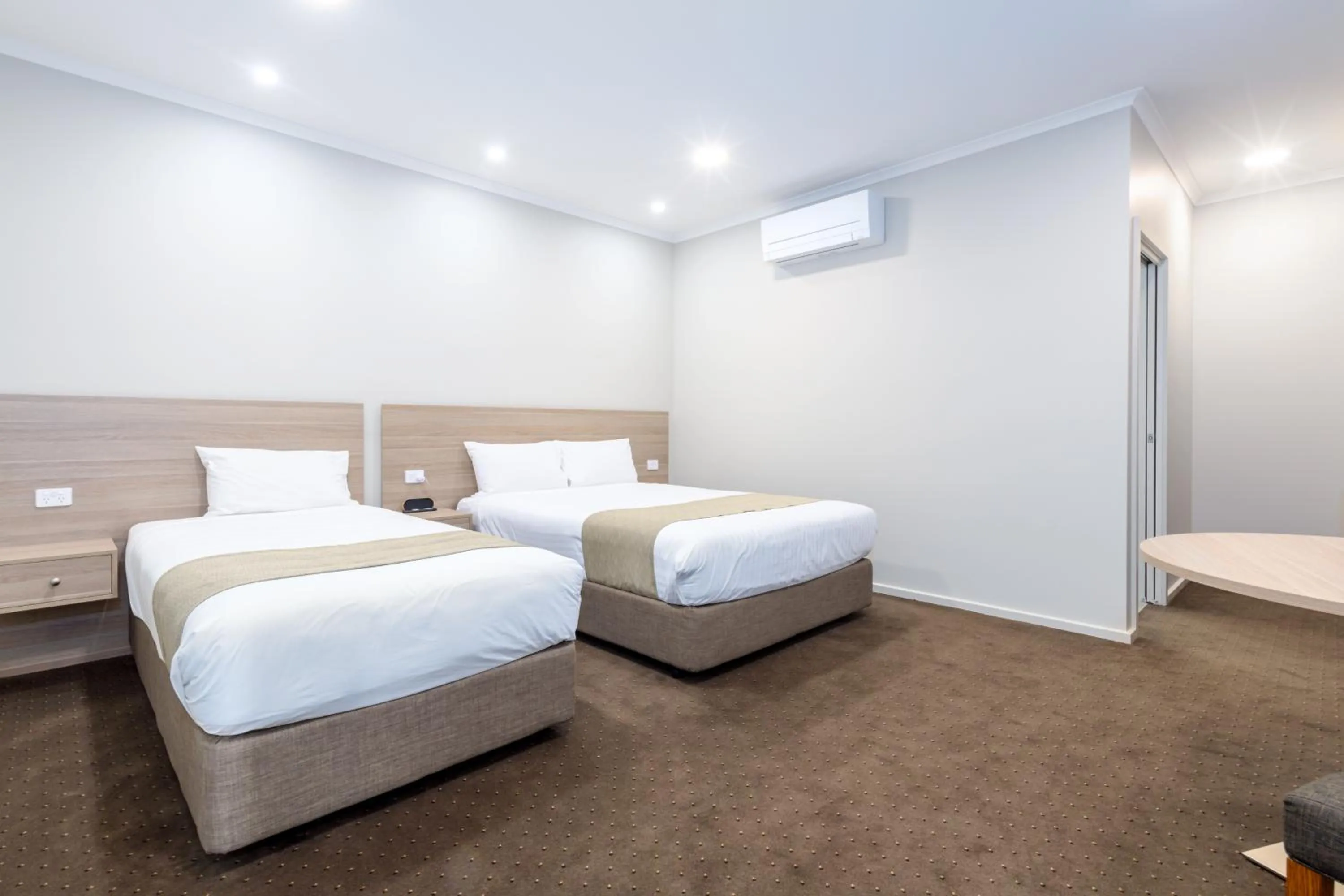 Bedroom, Bed in Somerset Hotel