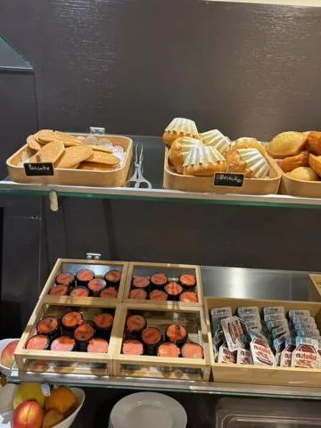 Buffet breakfast in Logis Hôtel restaurant Horizon 117