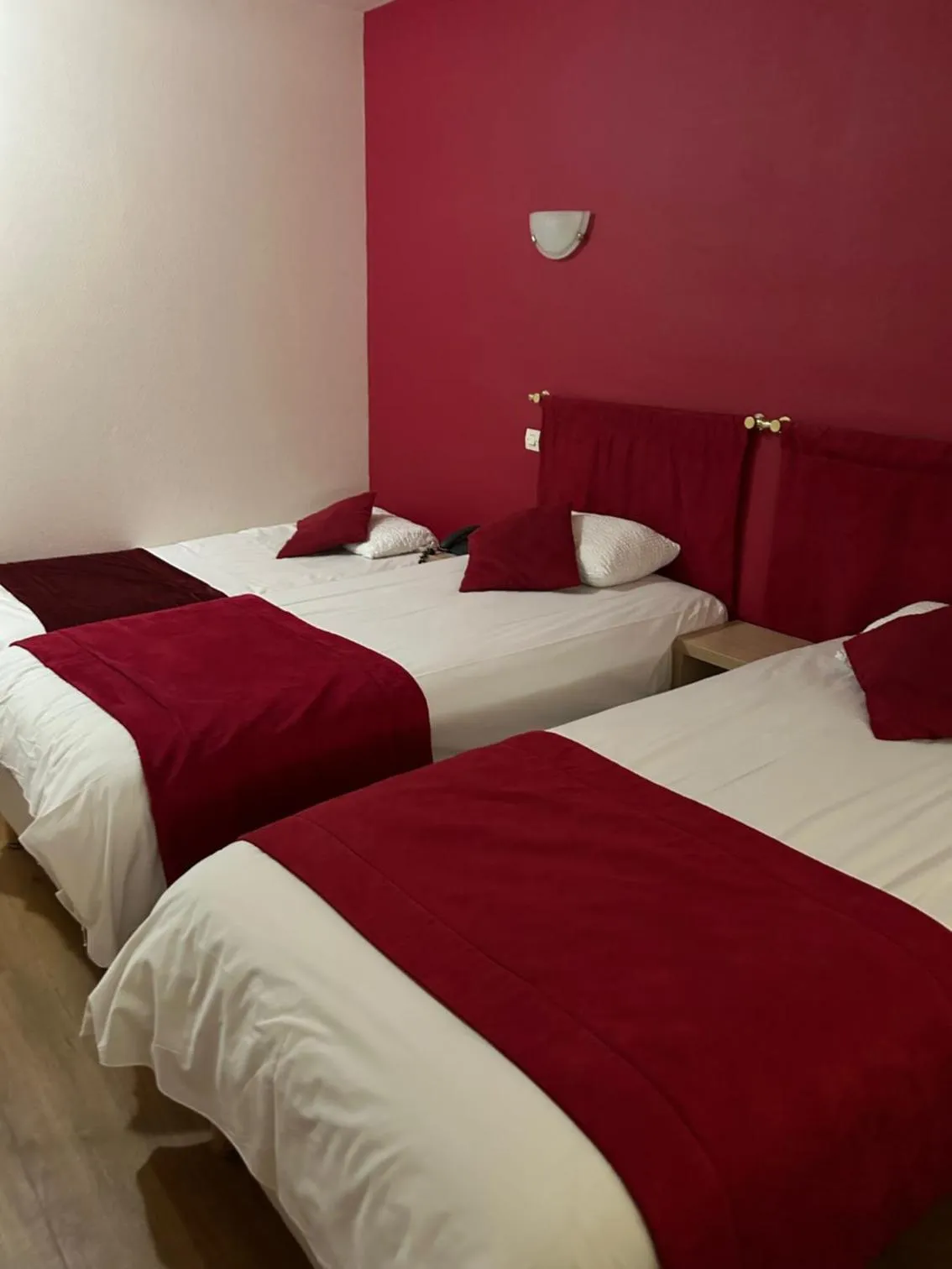 Photo of the whole room, Bed in Logis Hôtel restaurant Horizon 117