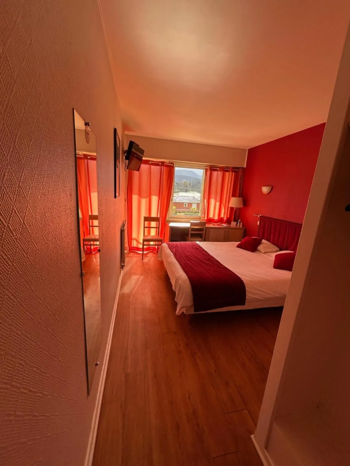 Photo of the whole room, Bed in Logis Hôtel restaurant Horizon 117