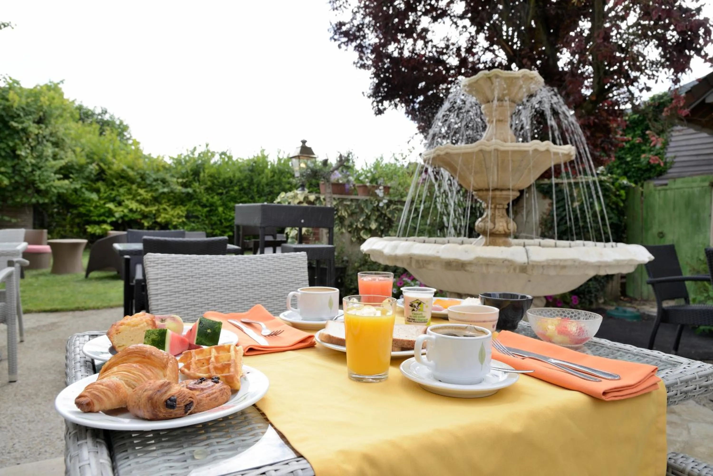 Patio in Logis Le Tadorne