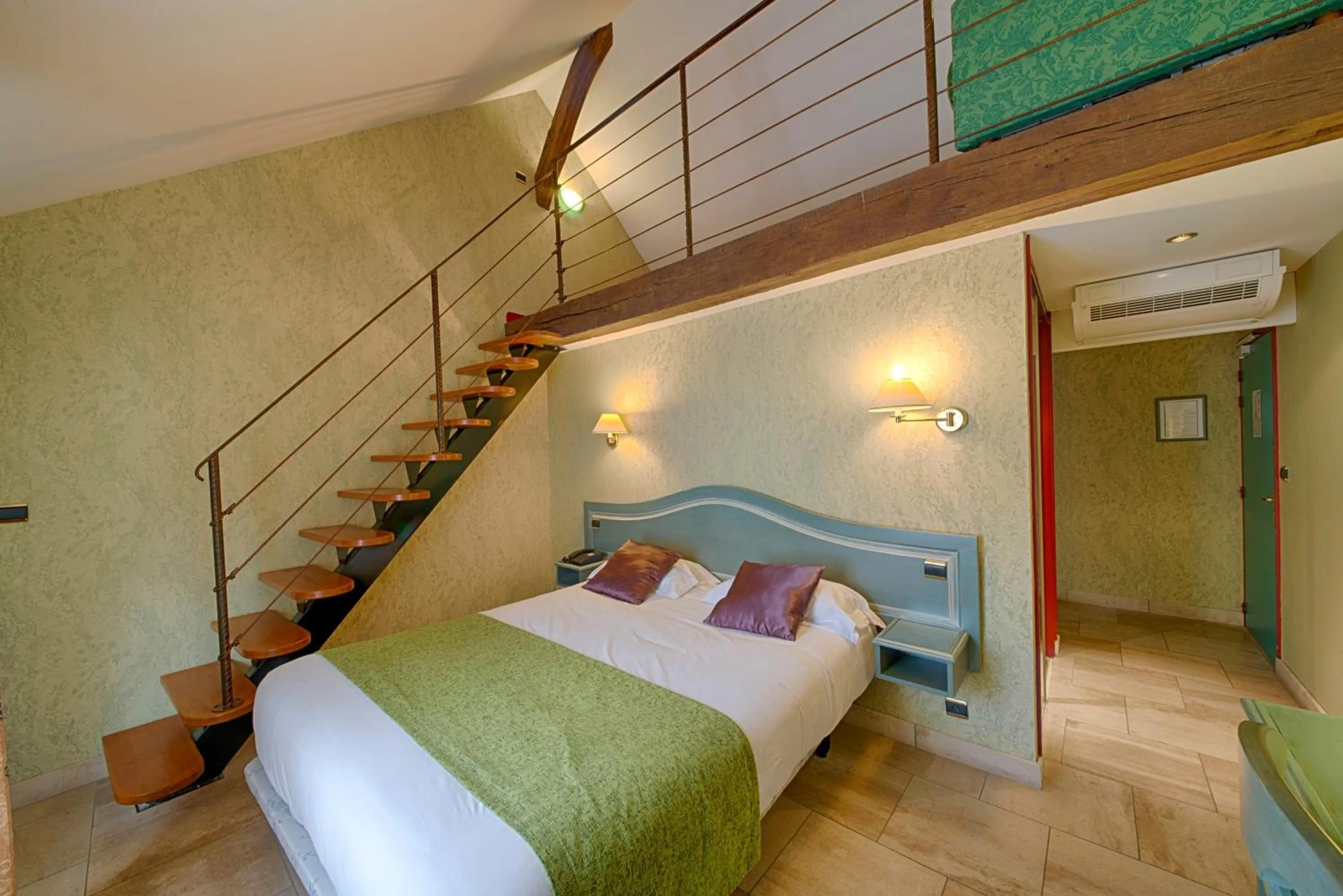 Photo of the whole room, Bed in Logis Le Tadorne