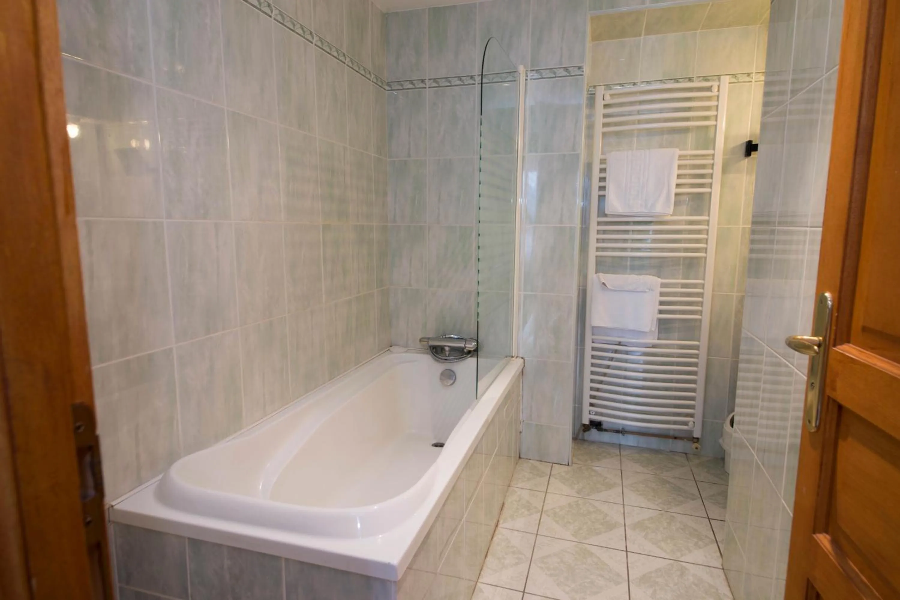 Shower in Logis Le Tadorne