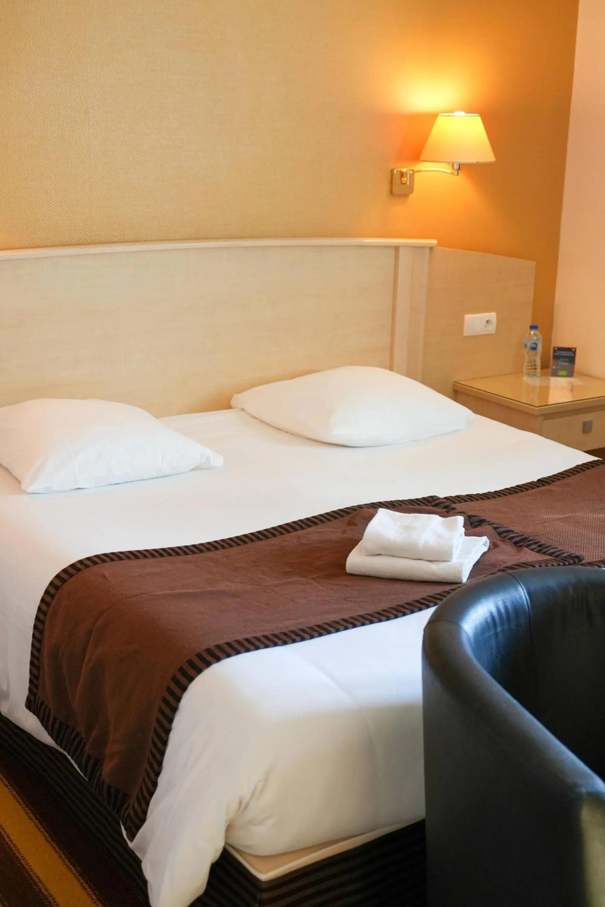 Bedroom, Bed in Logis L'Abreuvoir