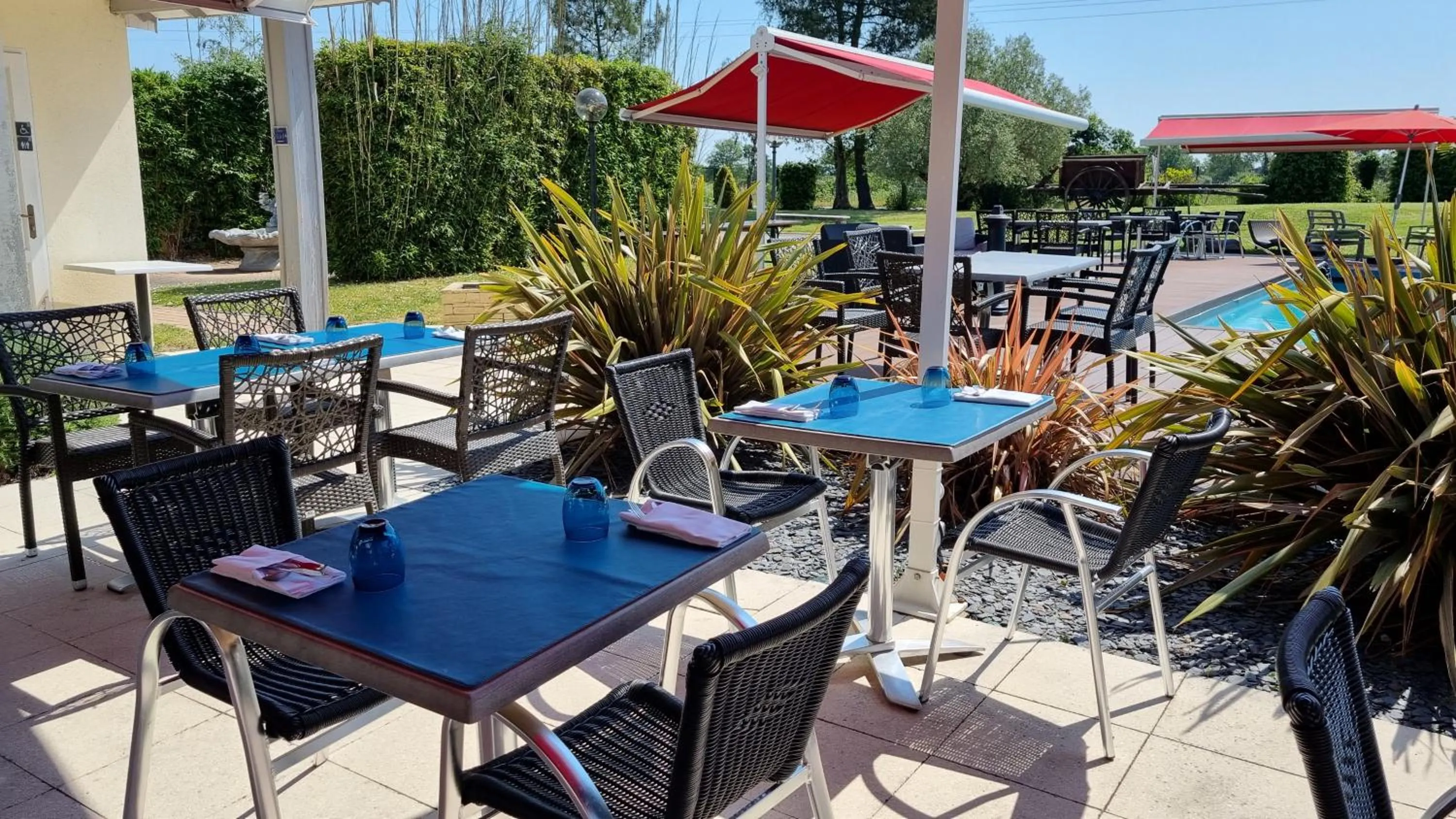 Patio in Logis L'Abreuvoir