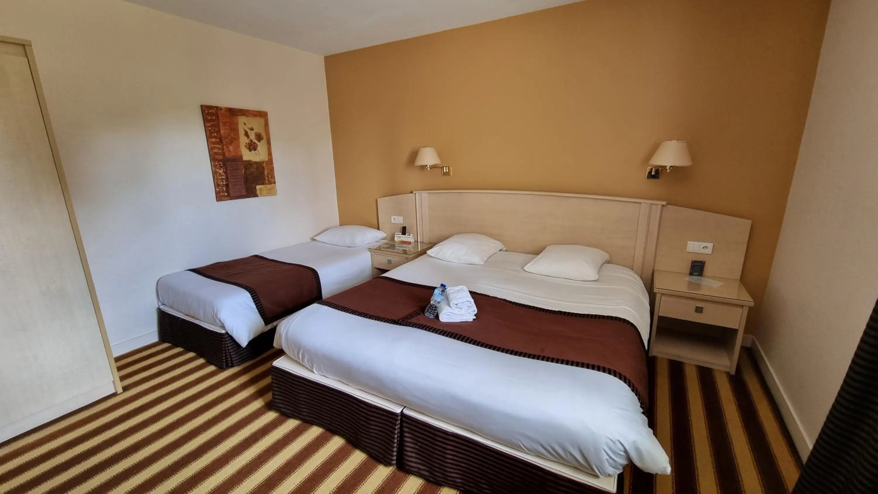 Bed in Logis L'Abreuvoir