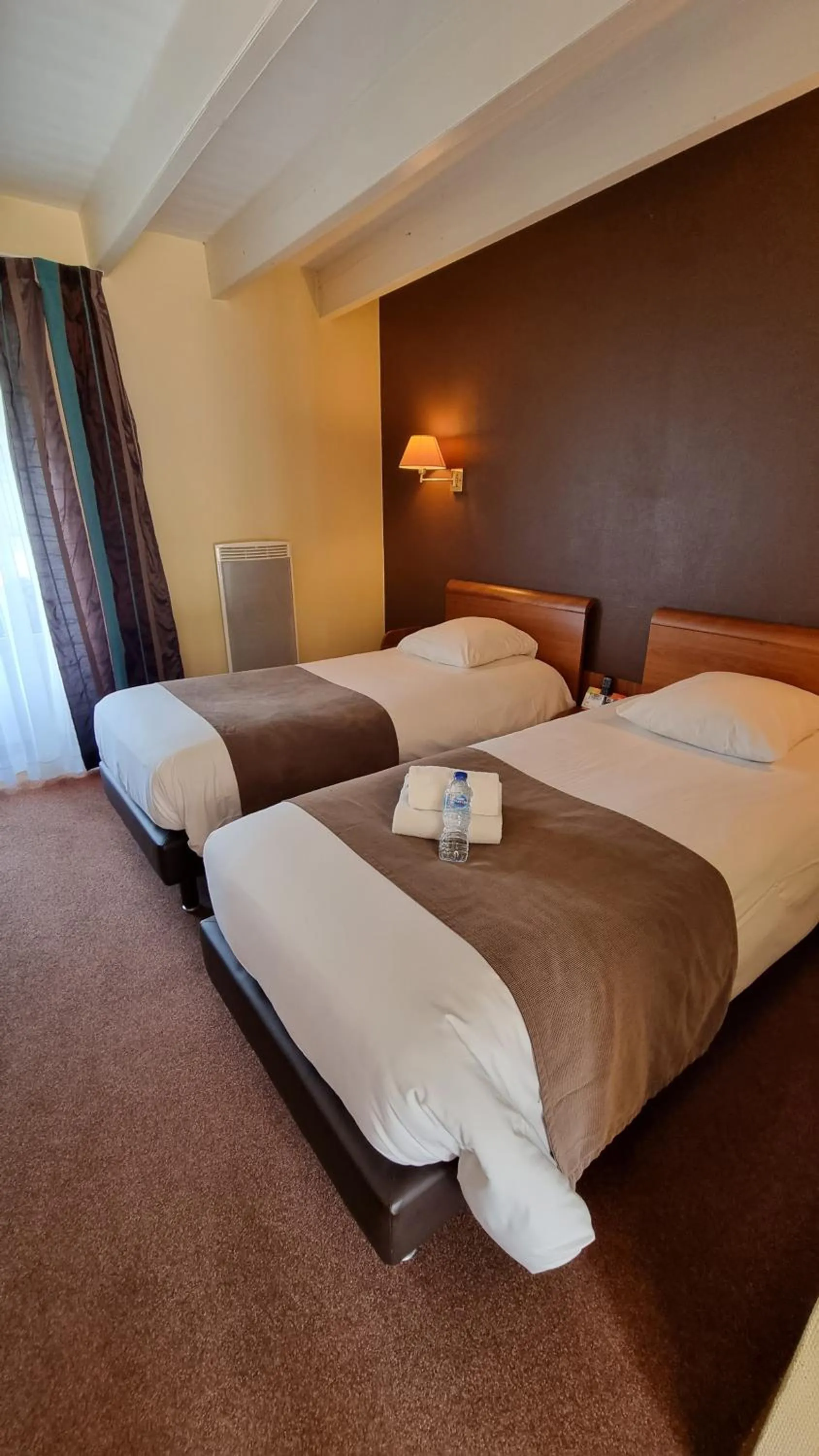 Bed in Logis L'Abreuvoir