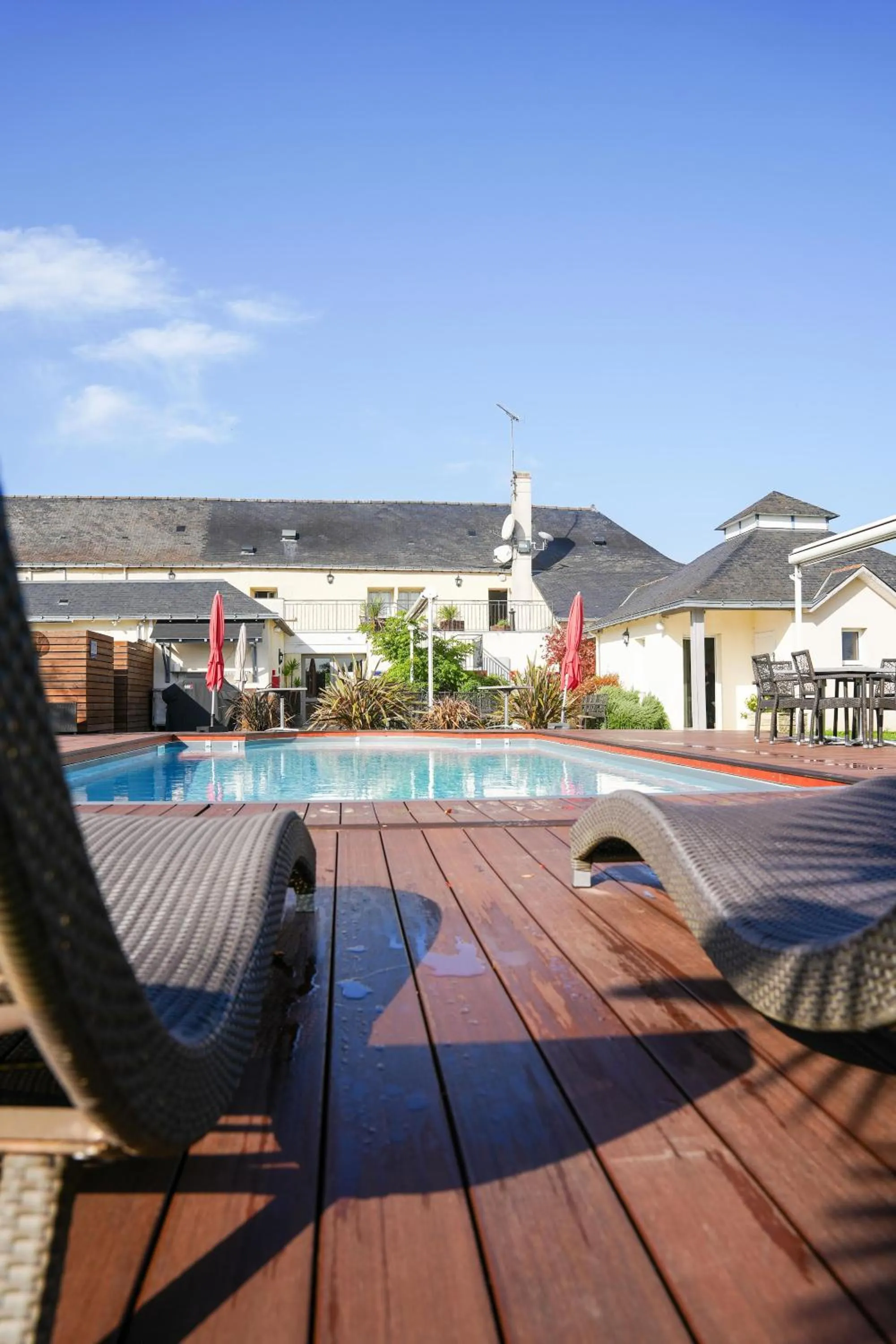 Patio in Logis L'Abreuvoir