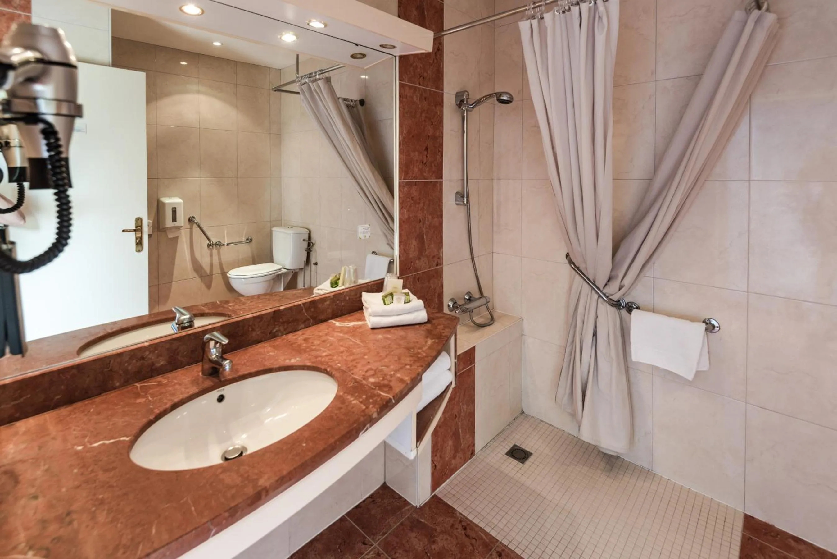 Bathroom in Logis L'Abreuvoir