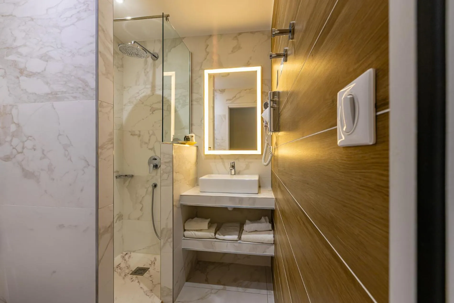 Bathroom in Logis Hôtel Restaurant Le Cours