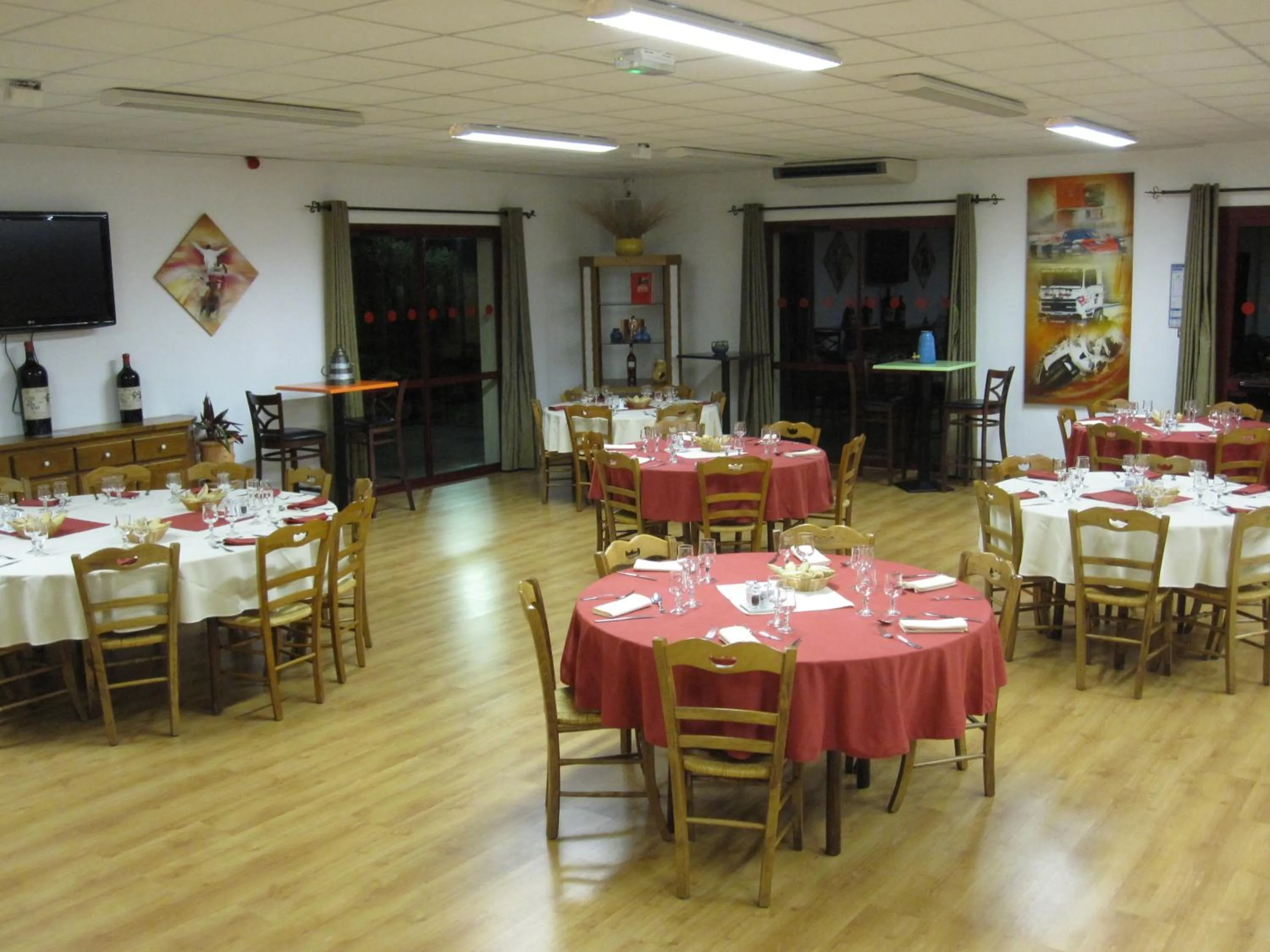 Restaurant/places to eat in Logis Hôtel Restaurant Solenca