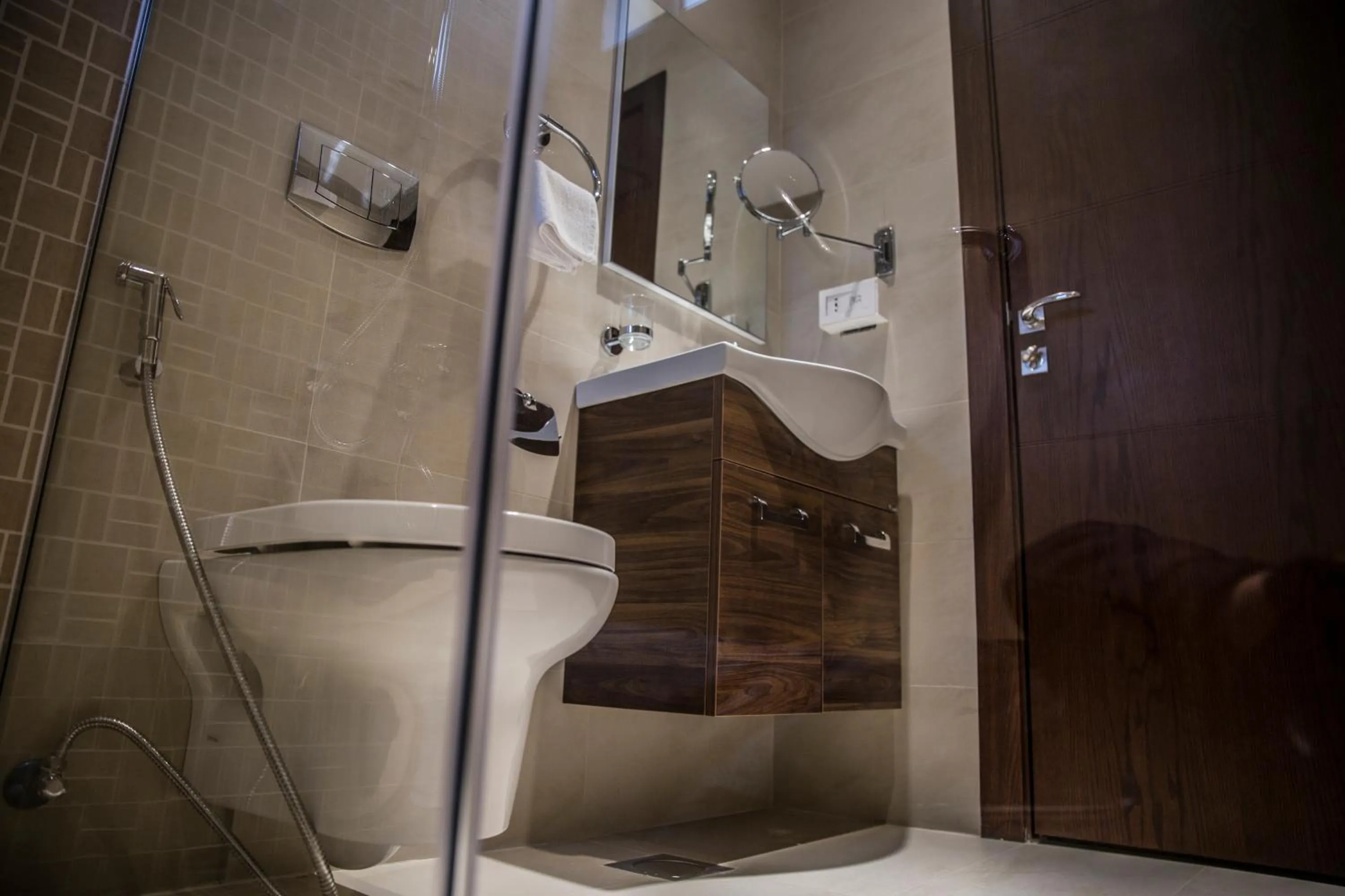 Shower in Naylover Hotel Suites