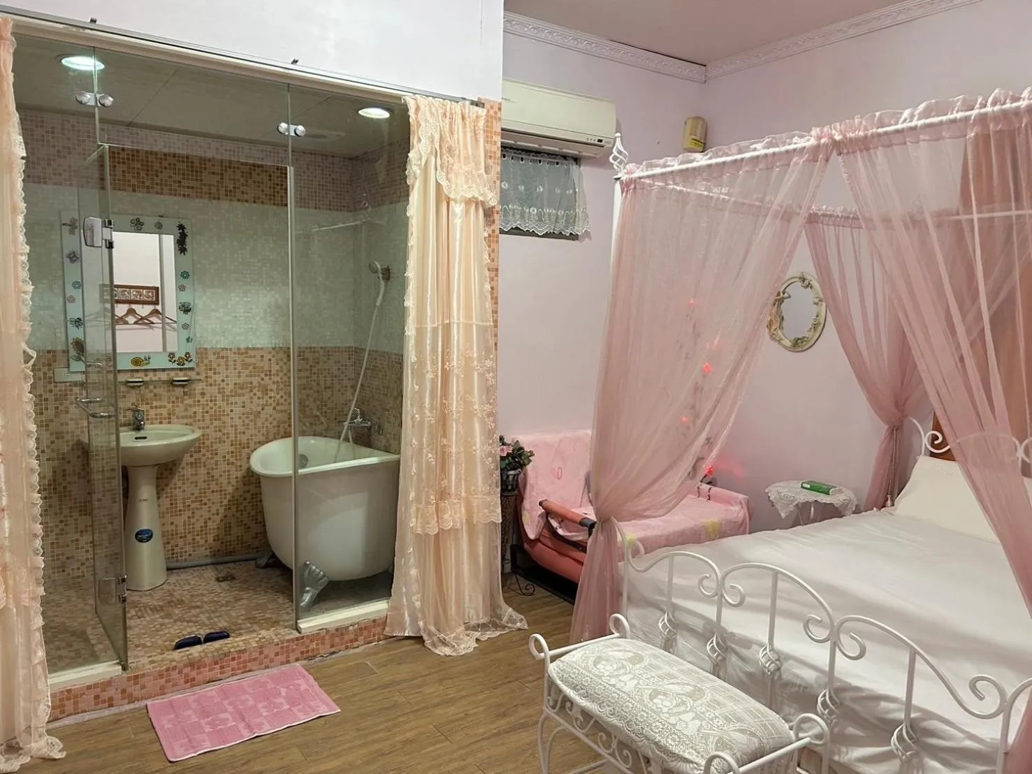 Bed in Love in Pearl B&B