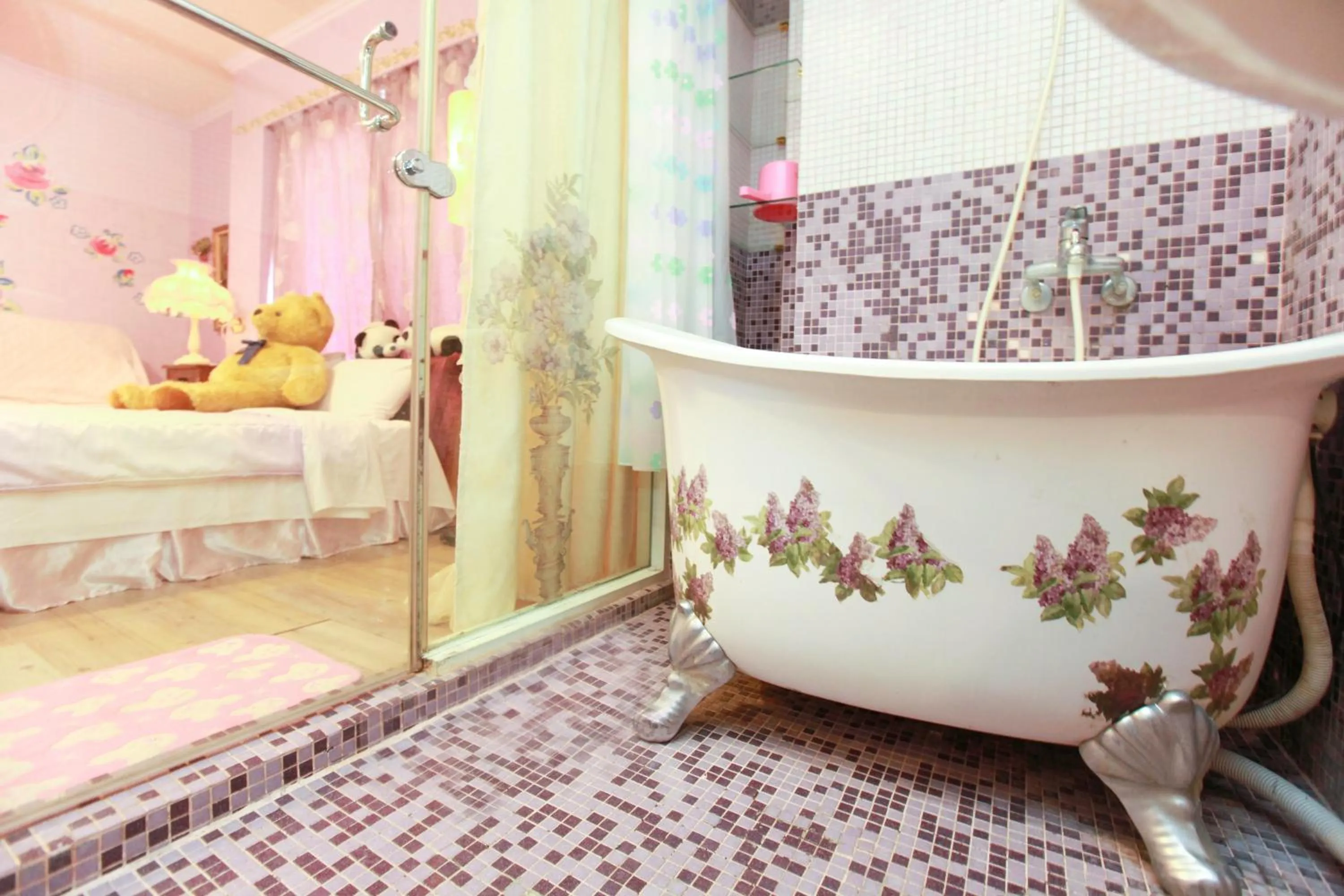 Bath, Bed in Love in Pearl B&B