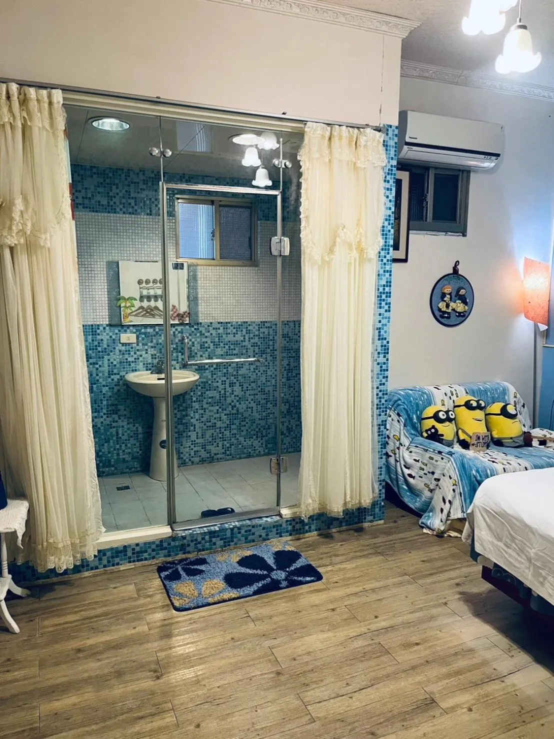 Bathroom, Bed in Love in Pearl B&B