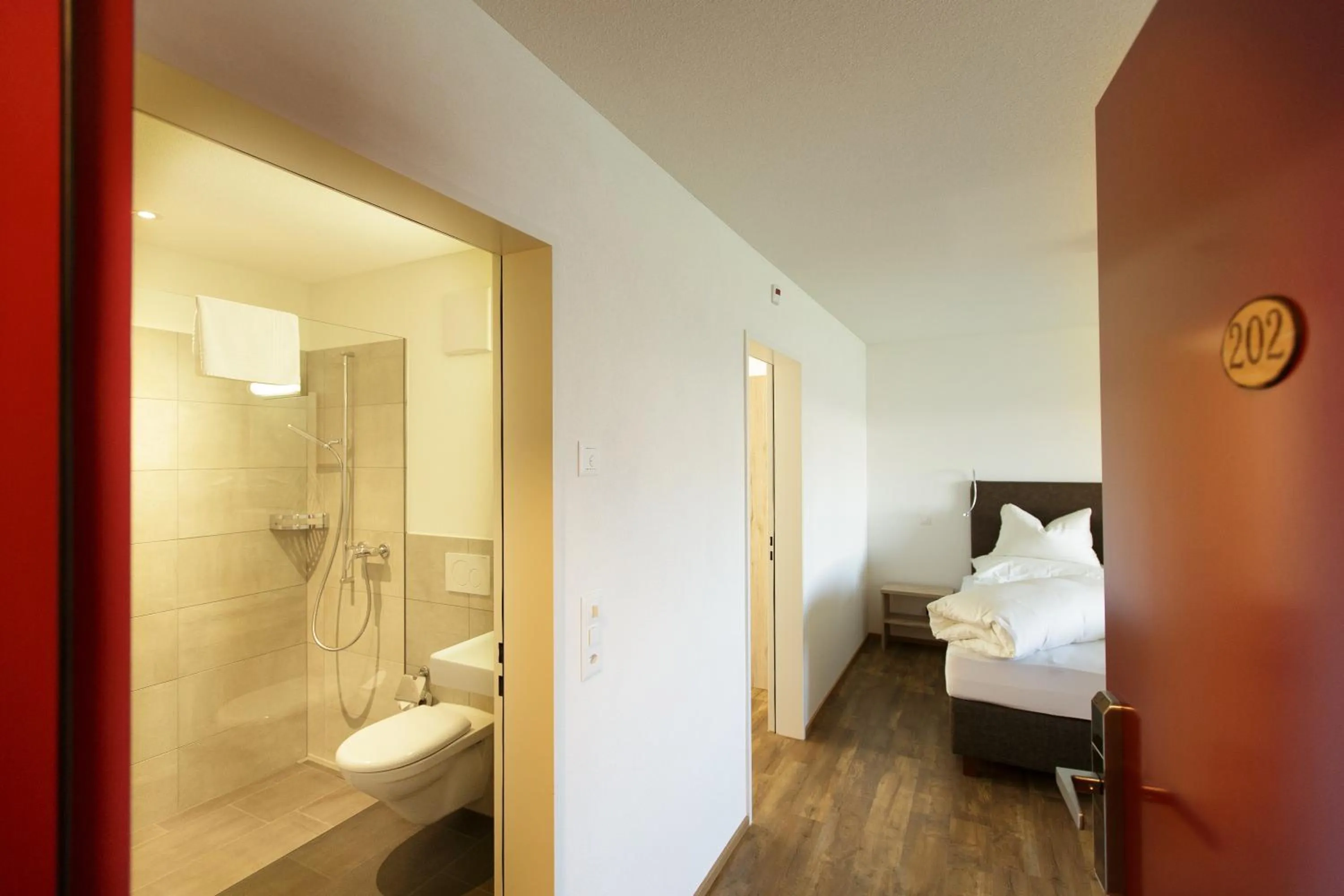 Toilet, Bed in Berghotel Schonhalden
