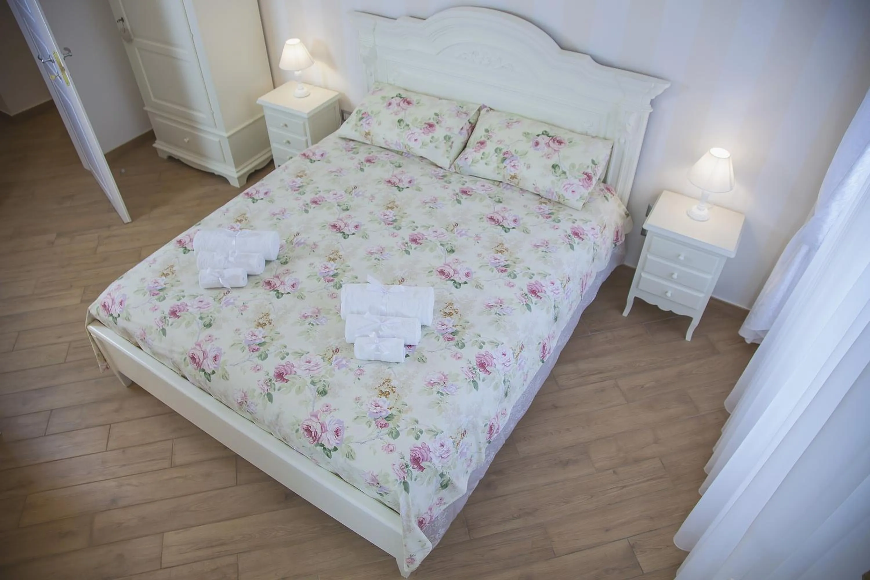 Bedroom, Bed in La Perla - Chic Accommodation