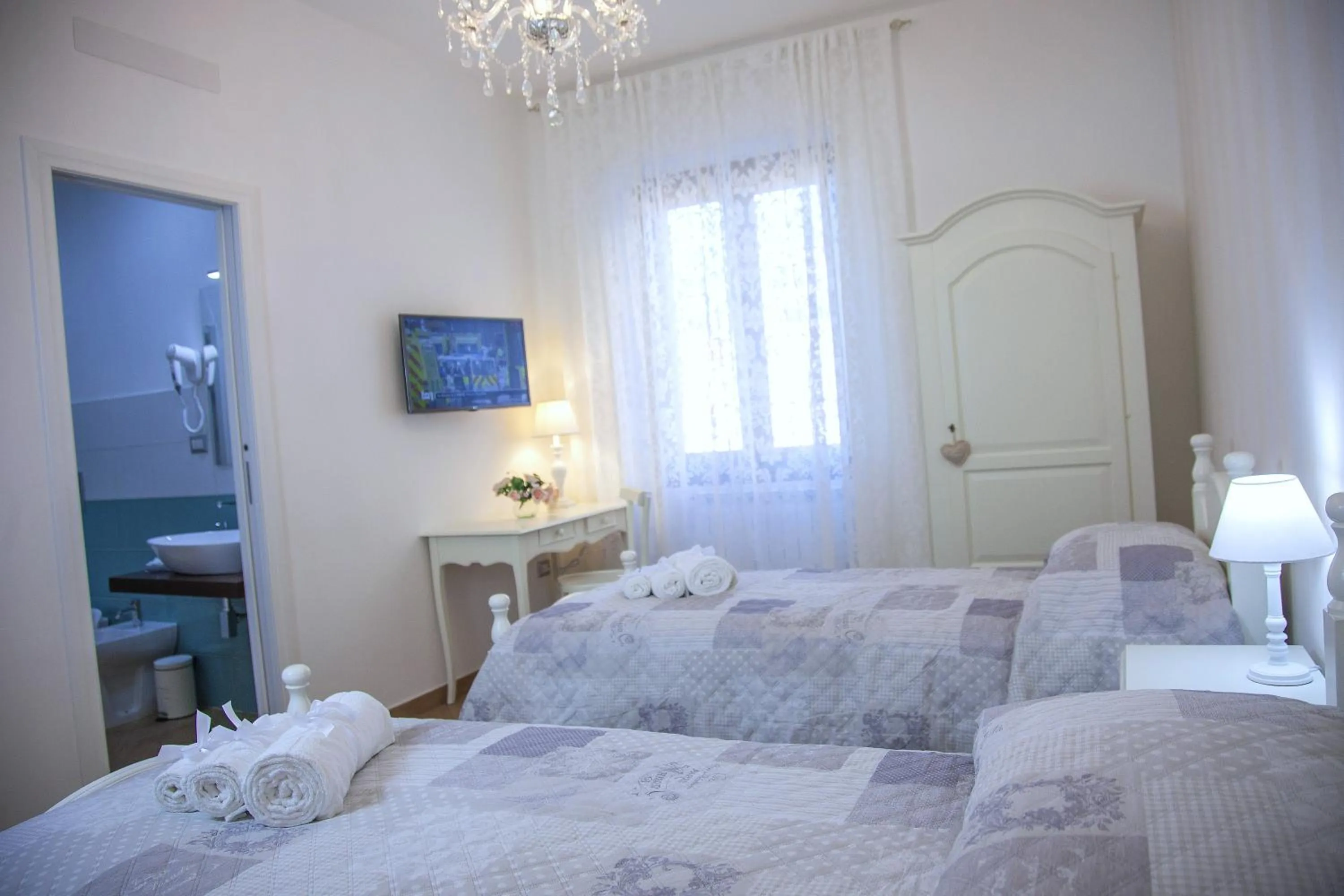 Bedroom, Bed in La Perla - Chic Accommodation