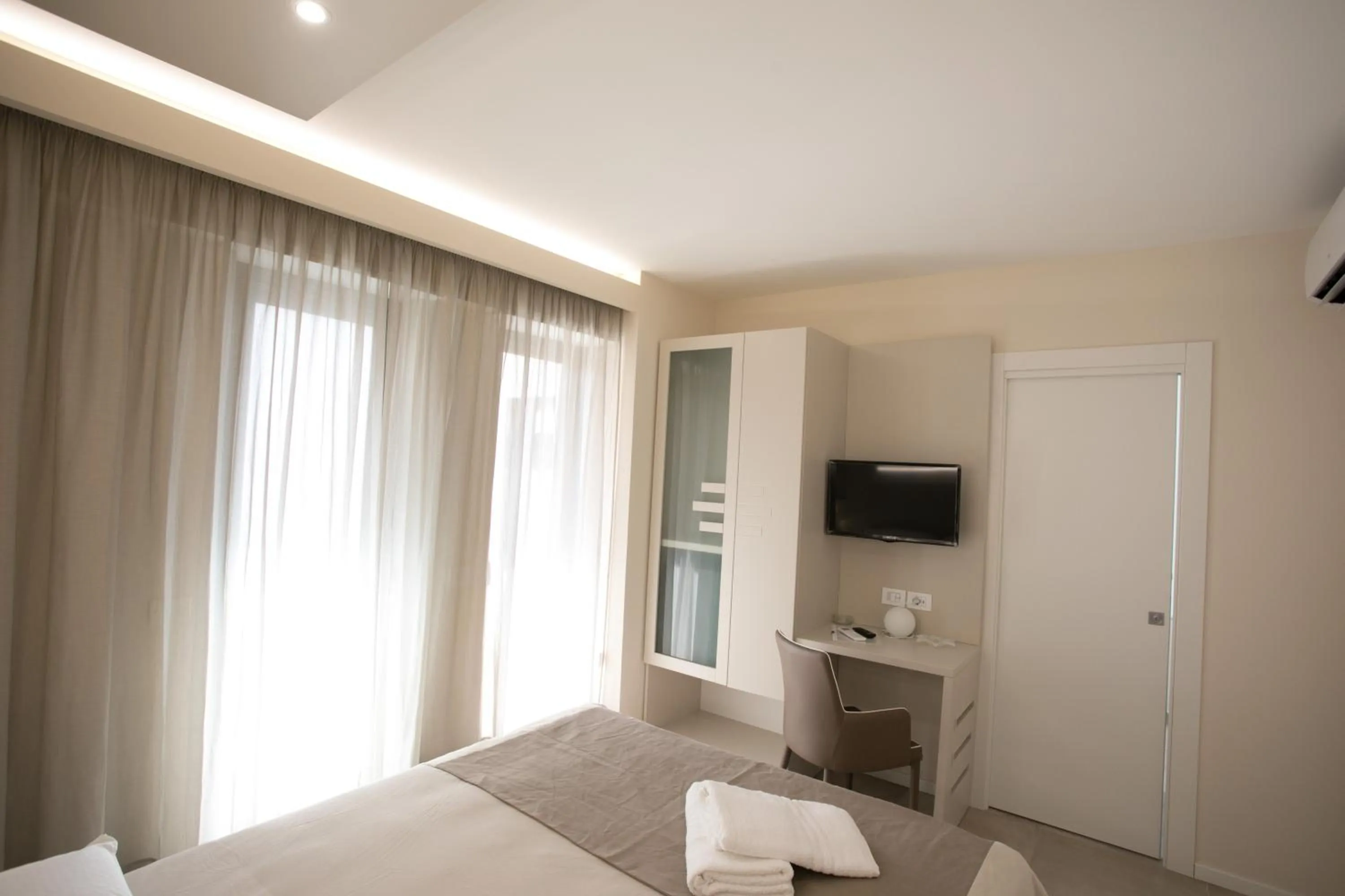 Photo of the whole room, Bed in B&B Chez Moi