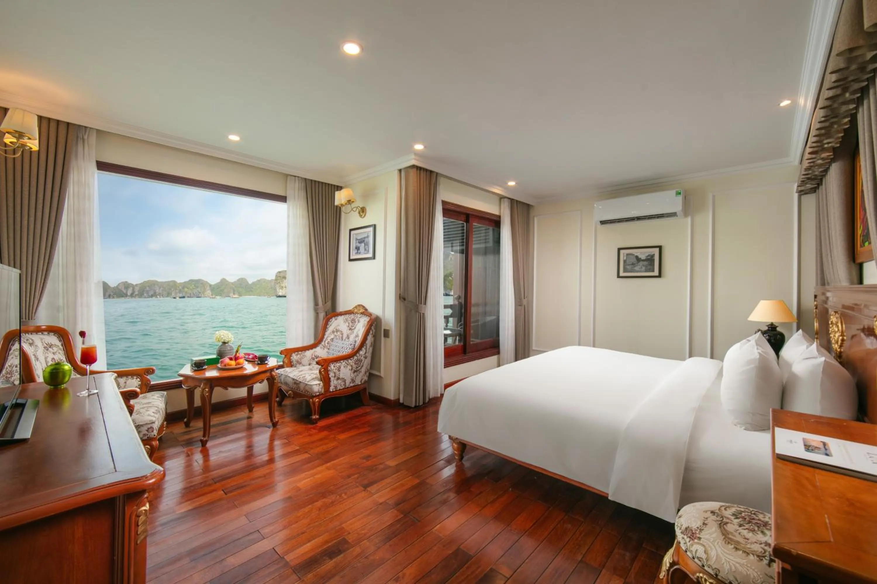 View (from property/room), Bed in Emperor Cruises Legacy Ha Long