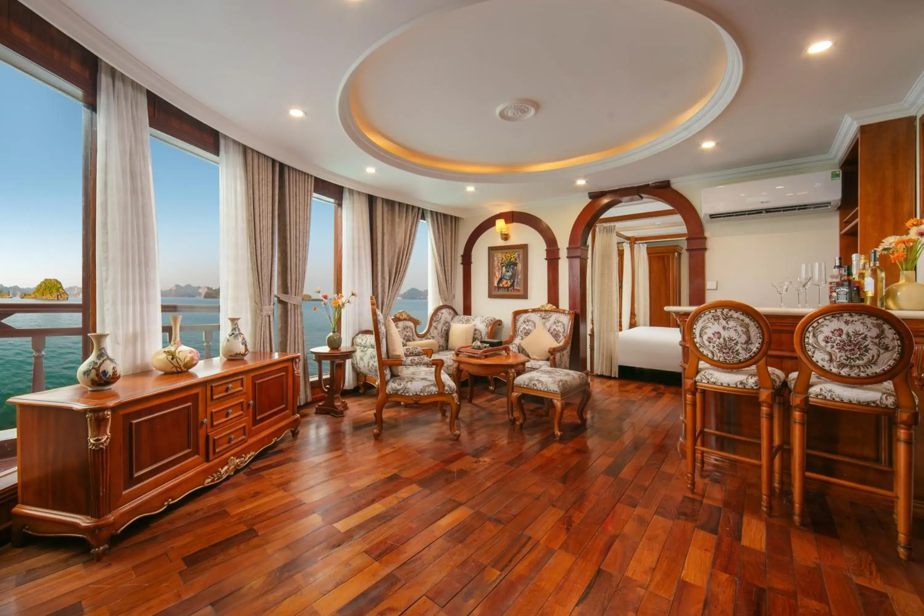 King Suite with Balcony - single occupancy in Emperor Cruises Legacy Ha Long King Suite with Balcony - single occupancy in Emperor Cruises Legacy Ha Long