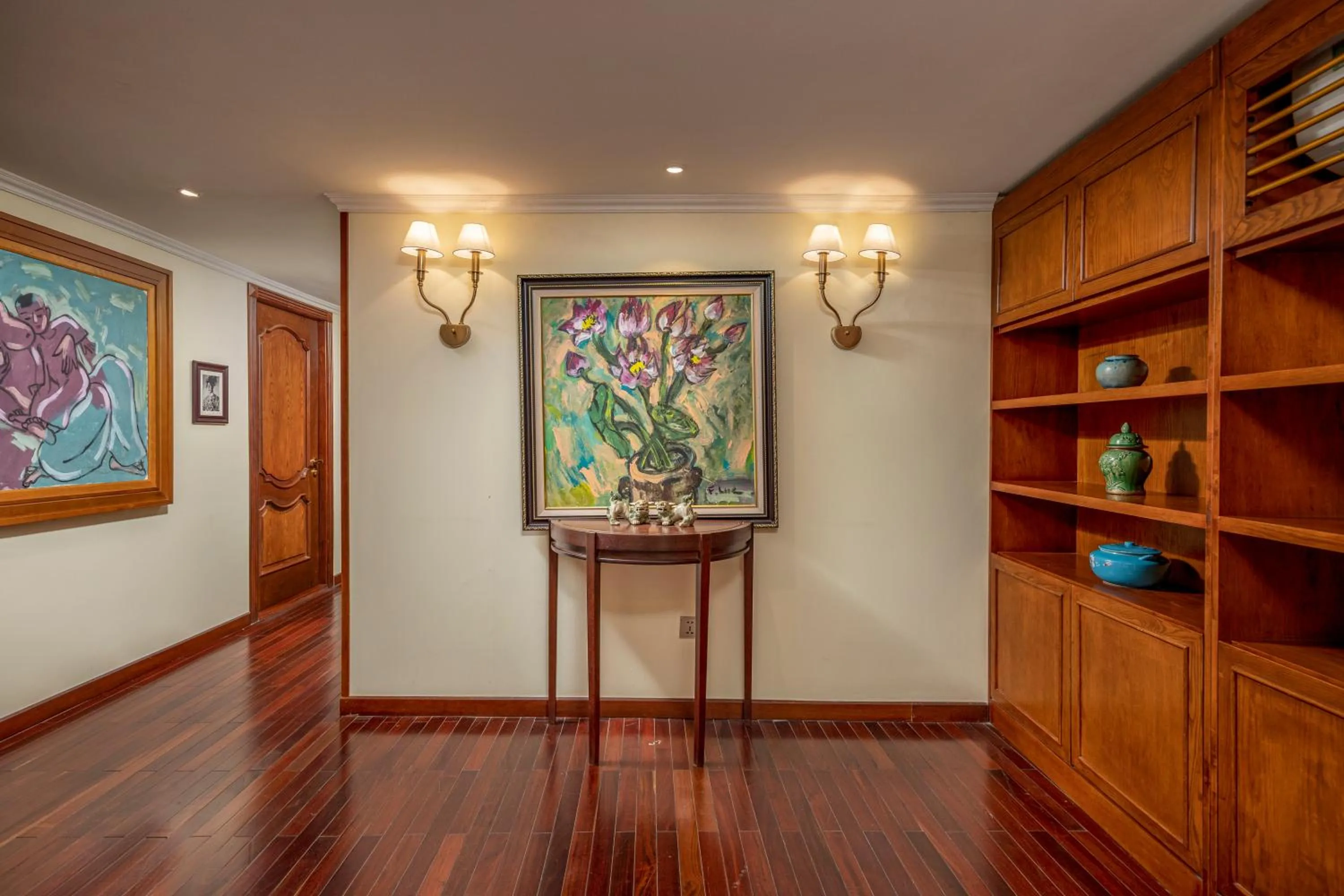 Area and facilities in Emperor Cruises Legacy Ha Long