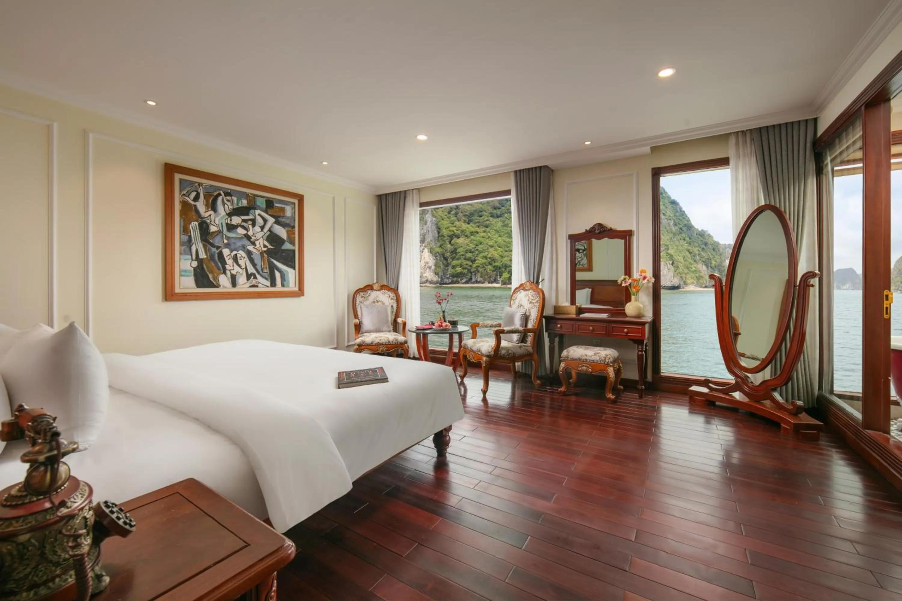 Bedroom in Emperor Cruises Legacy Ha Long