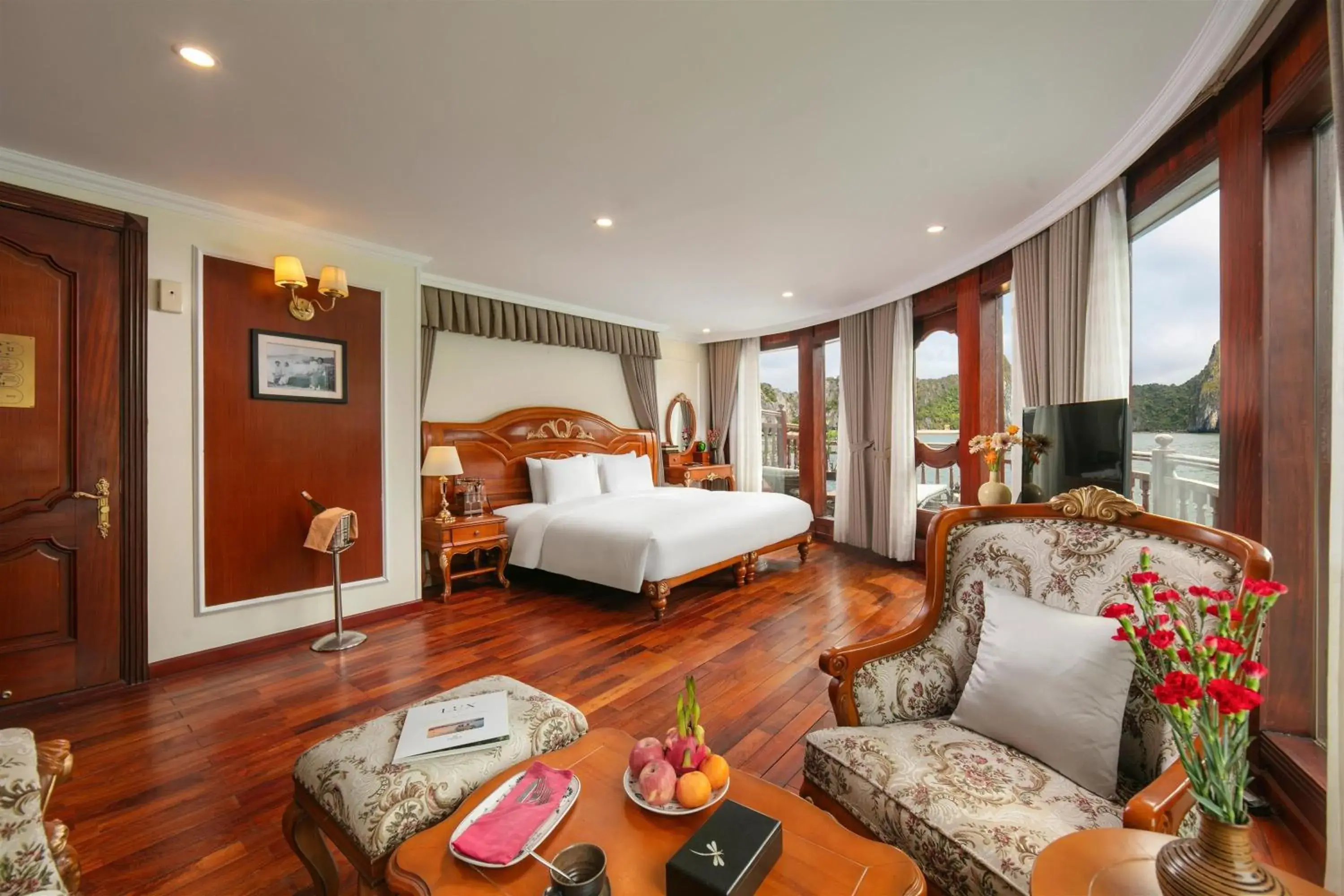 Suite with Sea View - single occupancy in Emperor Cruises Legacy Ha Long Suite with Sea View - single occupancy in Emperor Cruises Legacy Ha Long