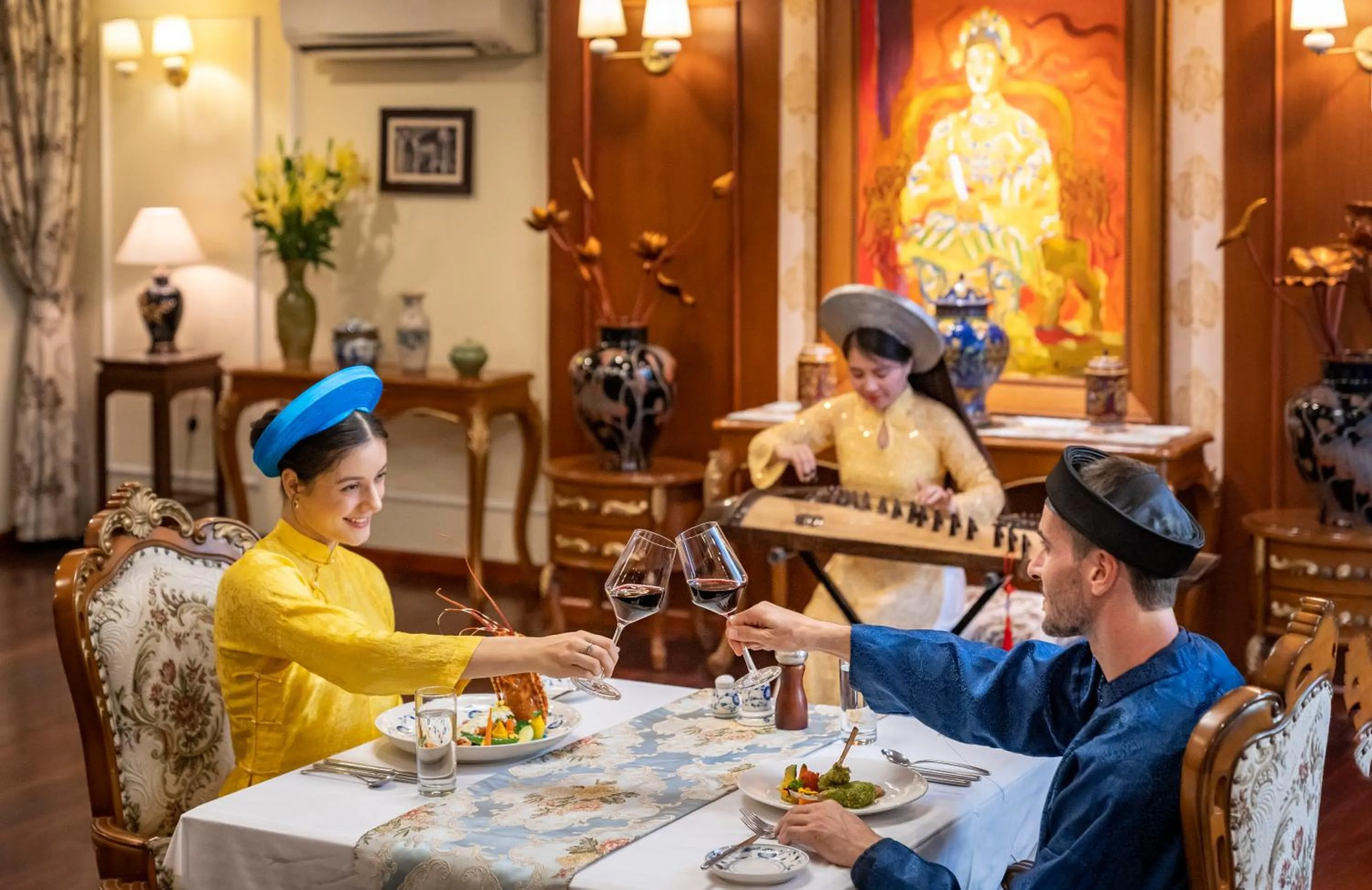 Restaurant/places to eat in Emperor Cruises Legacy Ha Long