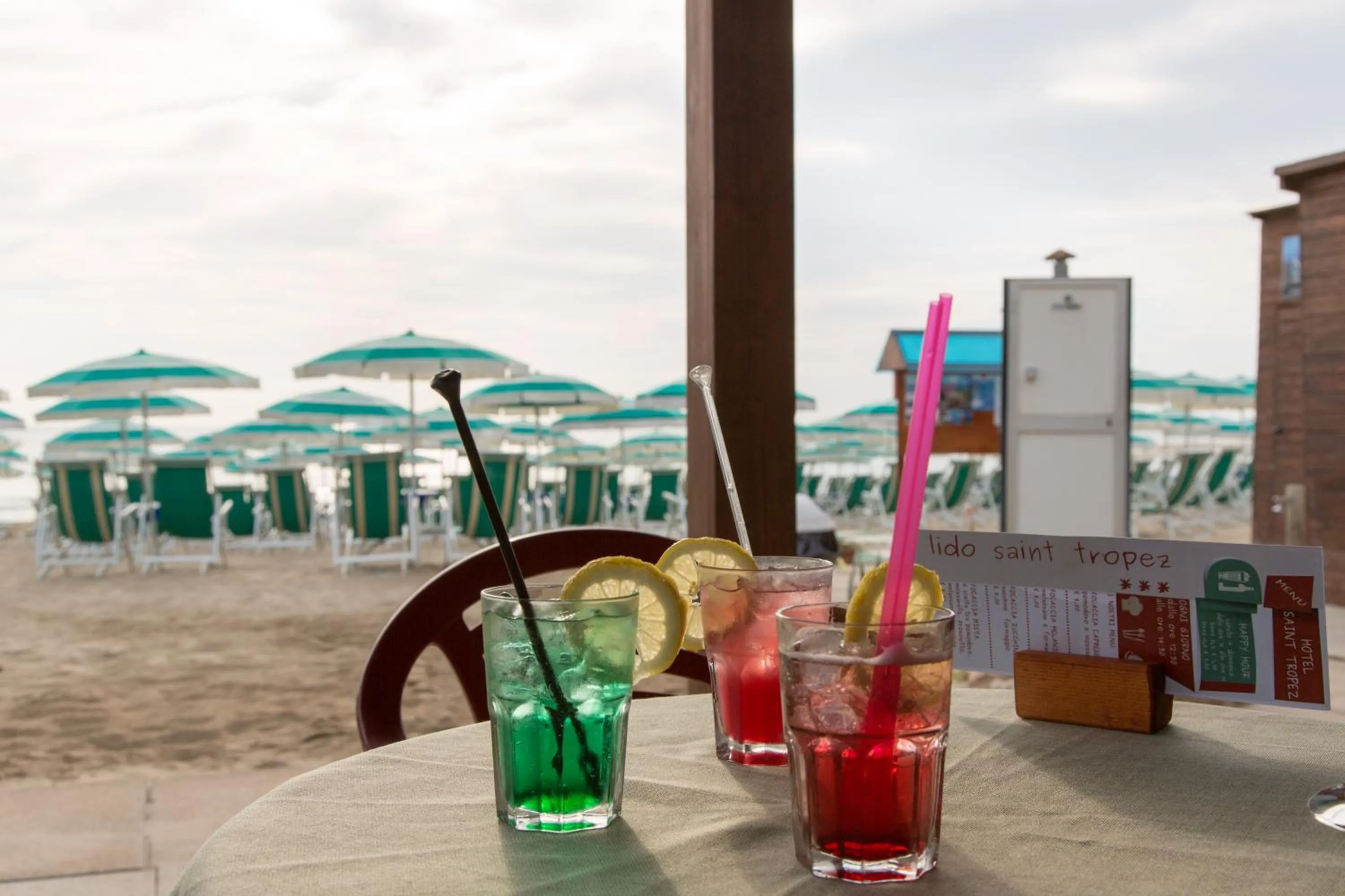 Beach in Hotel Saint Tropez - Pineto