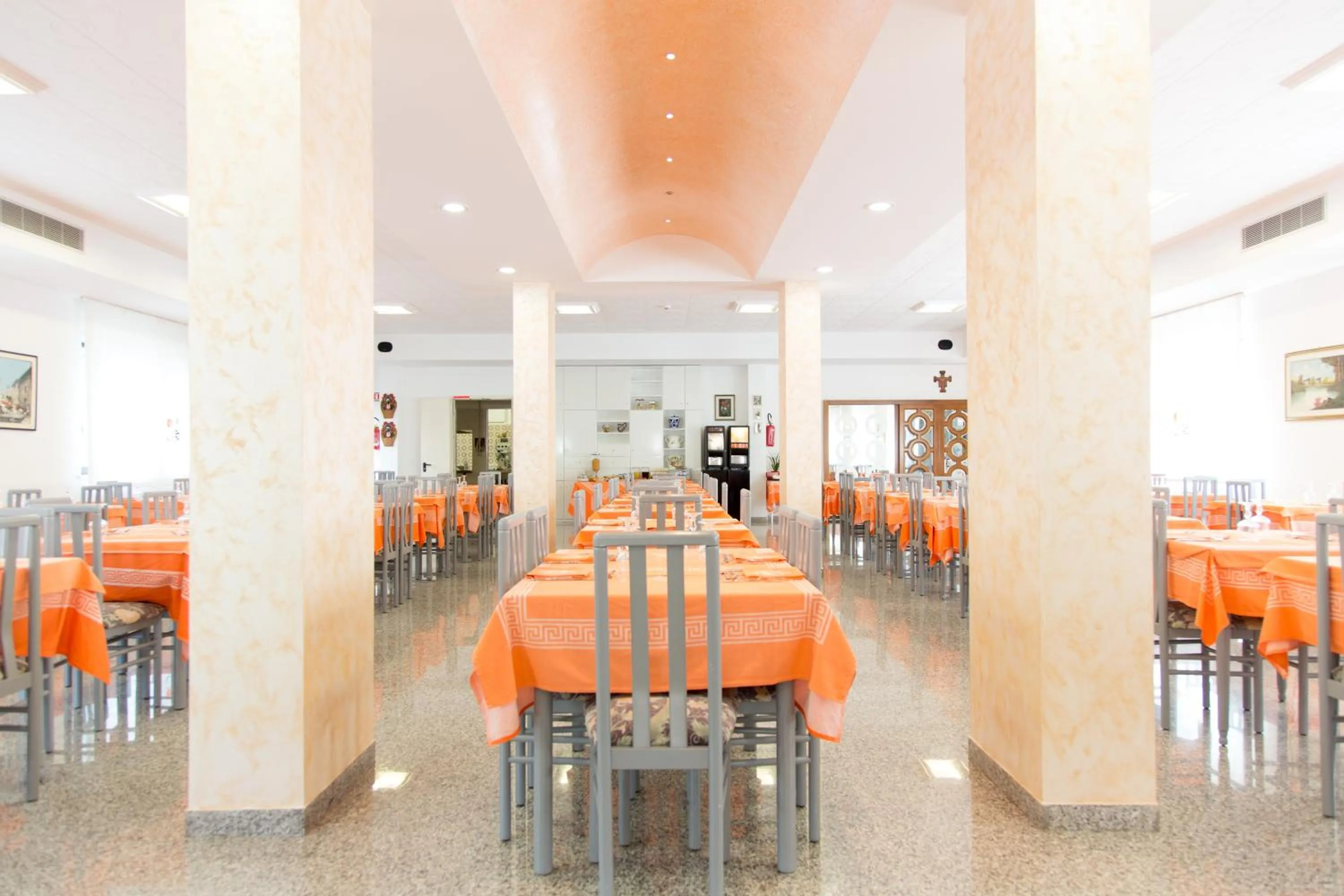 Restaurant/places to eat in Hotel Saint Tropez - Pineto