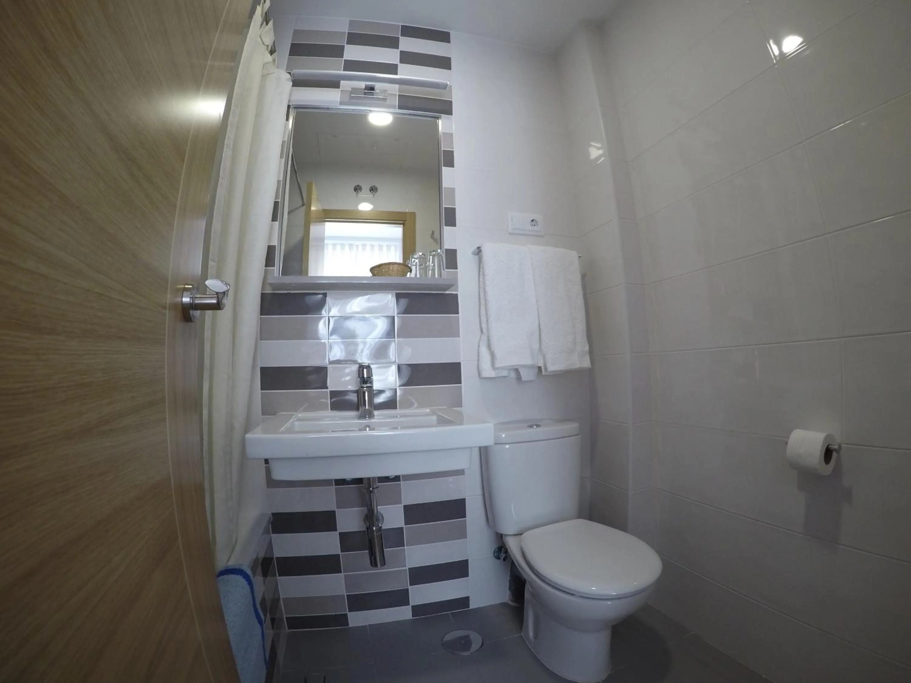 Bathroom in Hostal Carracedo