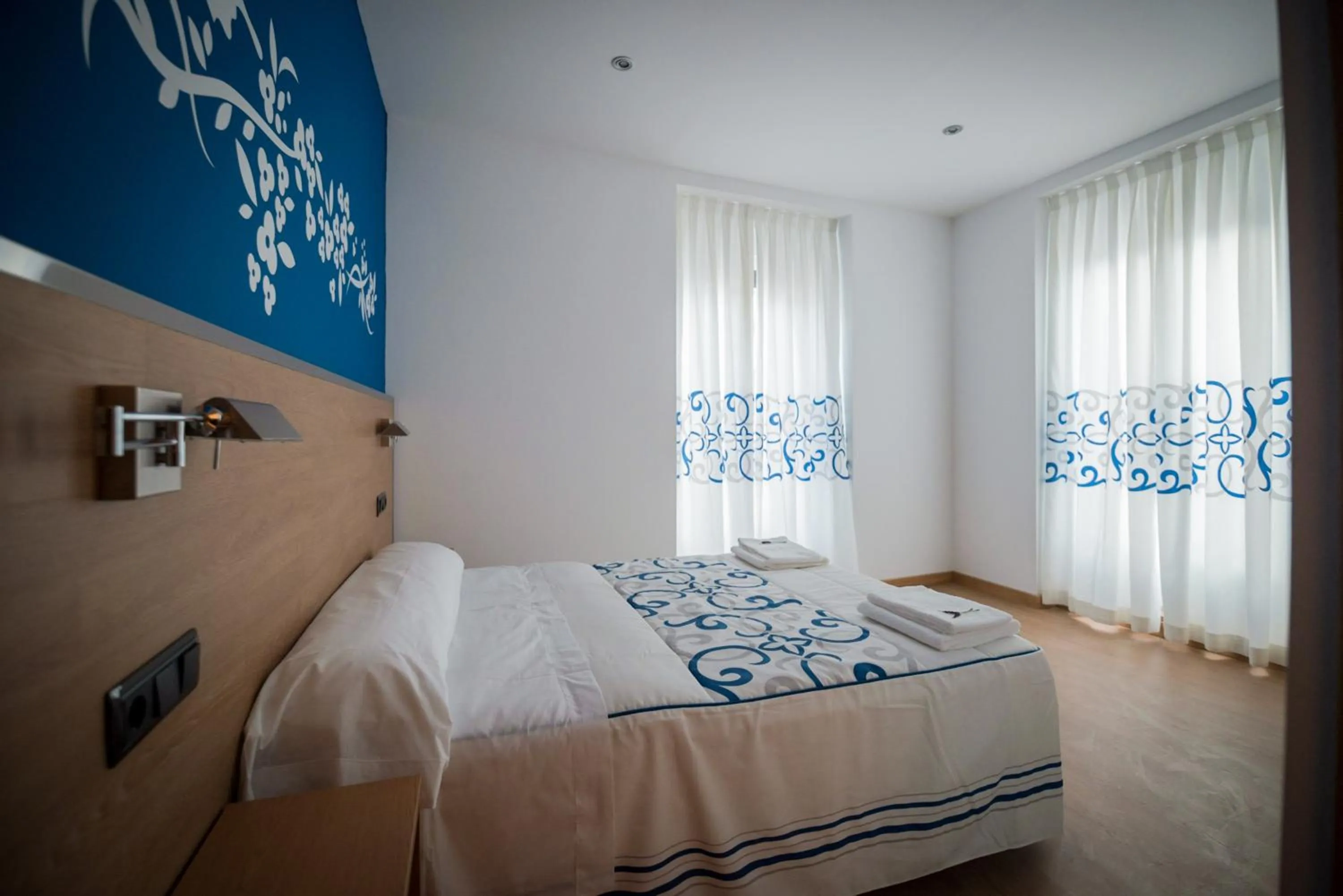 Bedroom, Bed in Hostal Carracedo