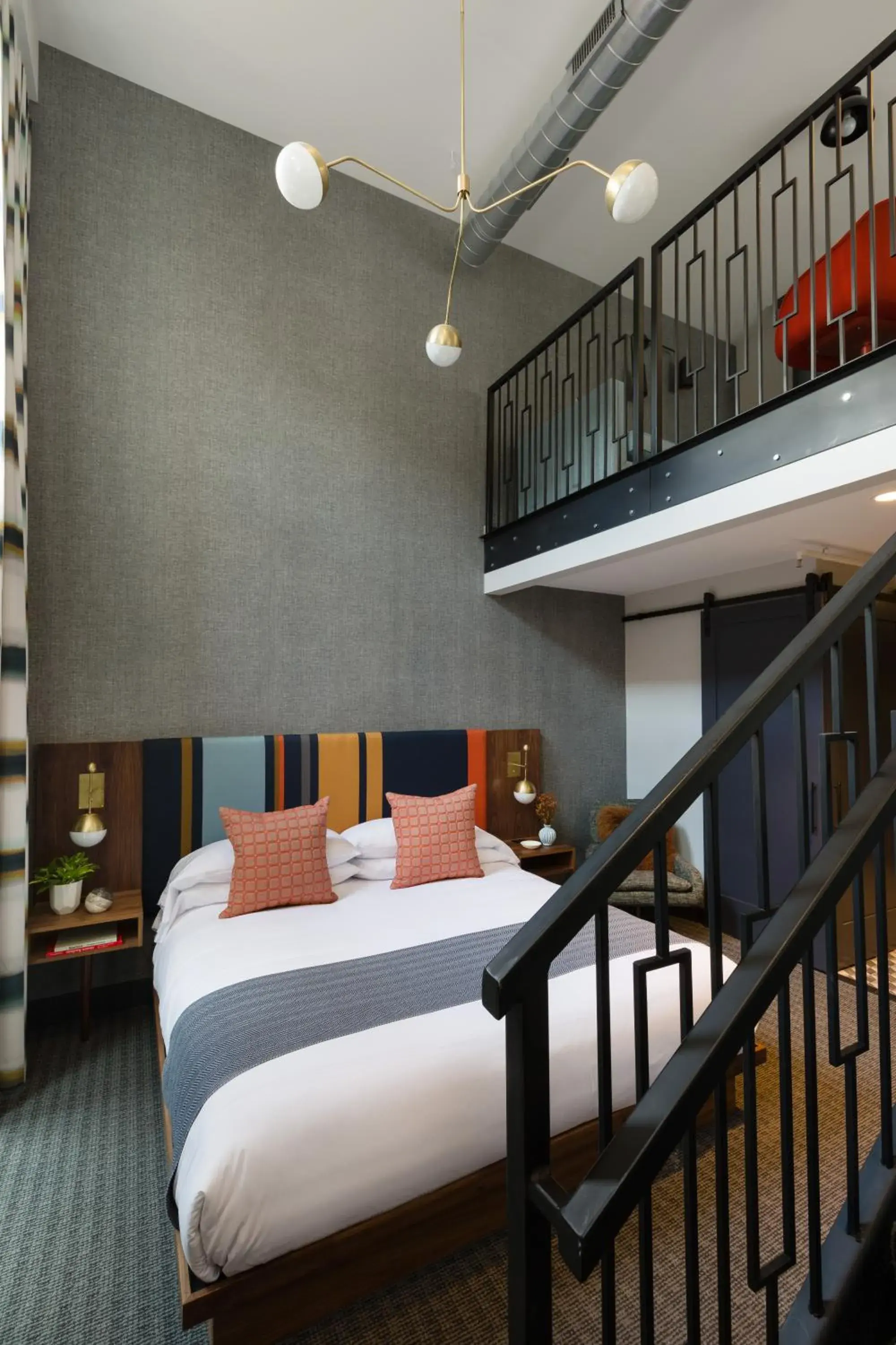 King Suite in The Hotel Salem King Suite in The Hotel Salem