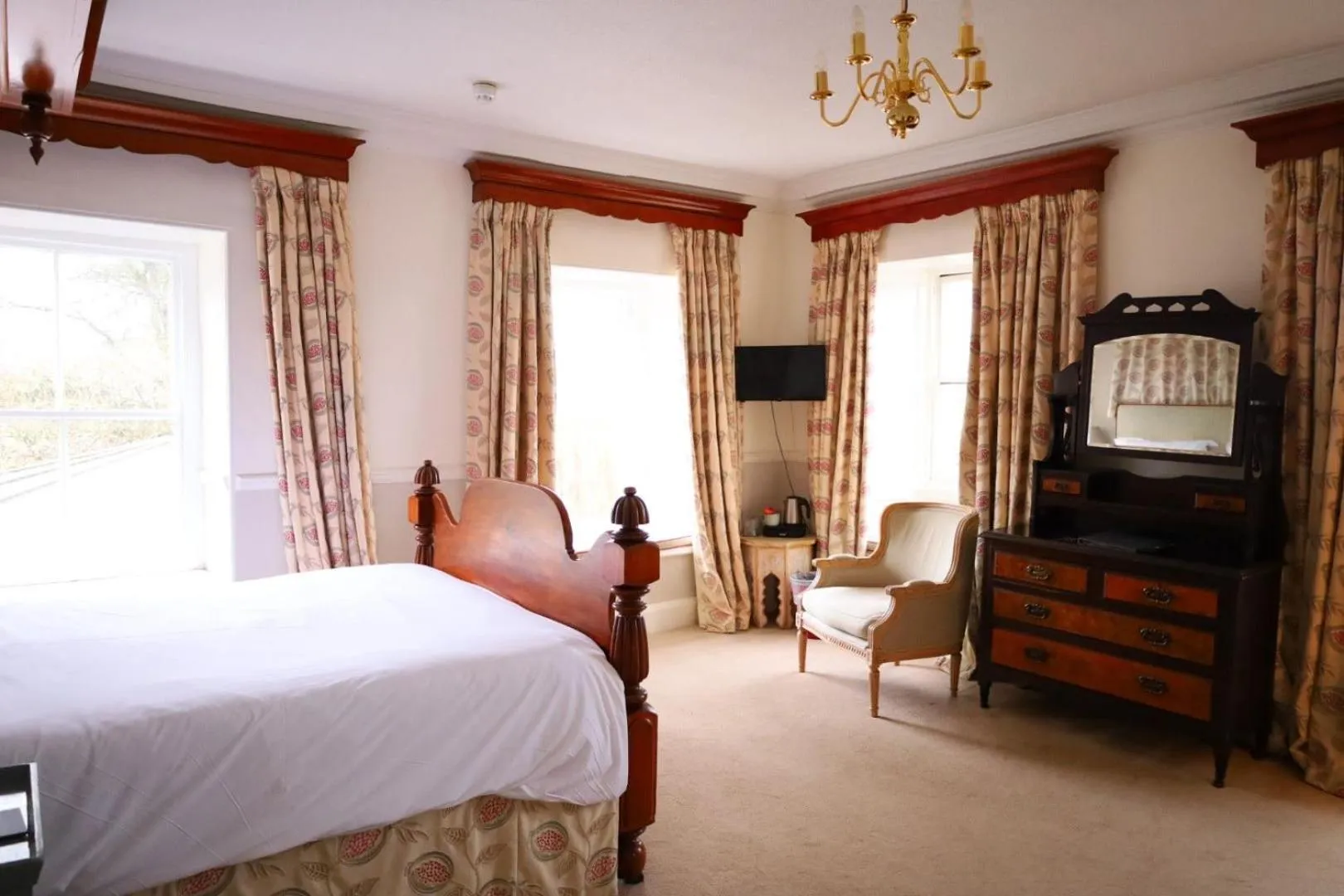 Bed in The Eagle House Hotel