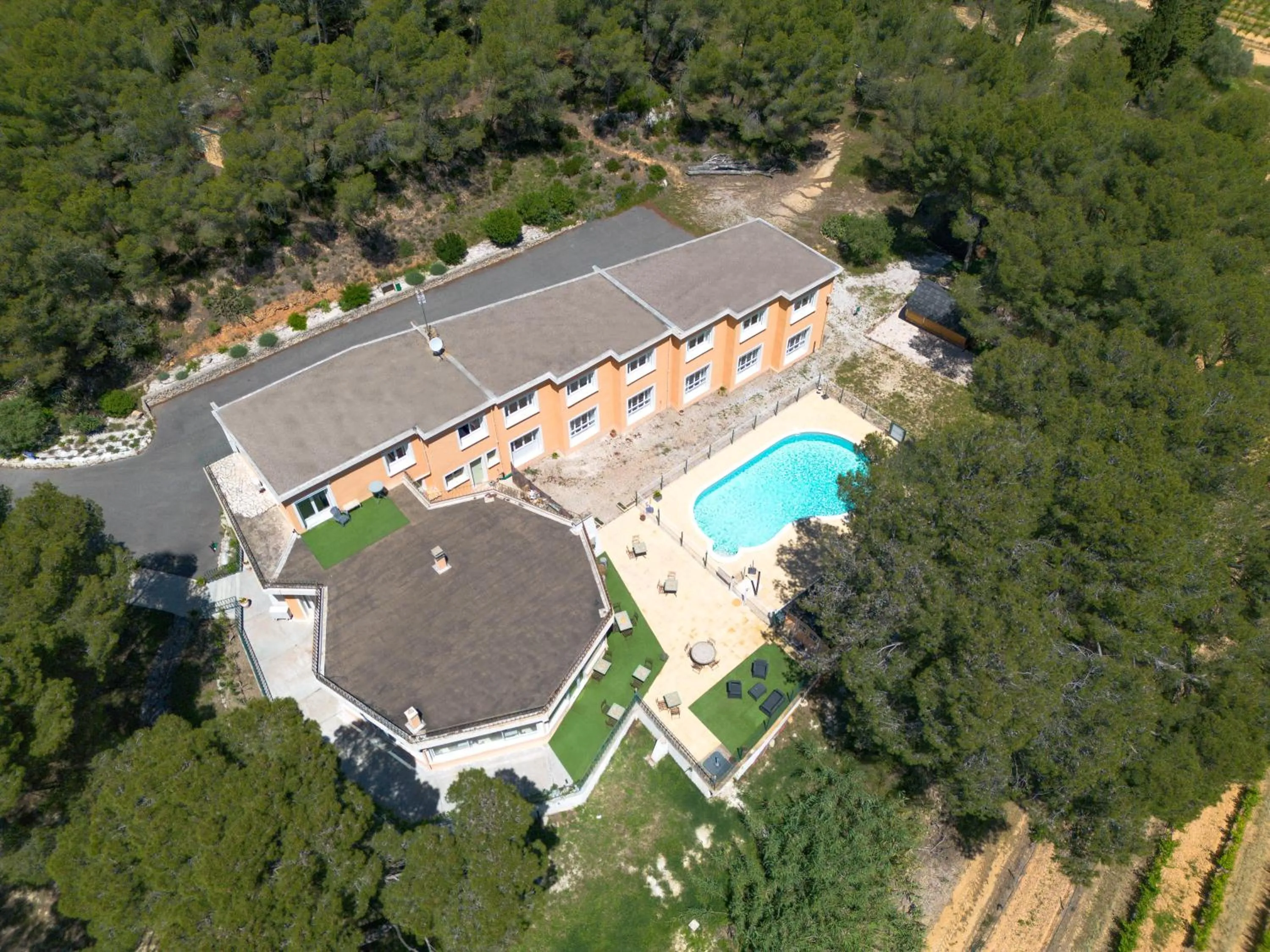 Property building in Hotel Les Rocailles