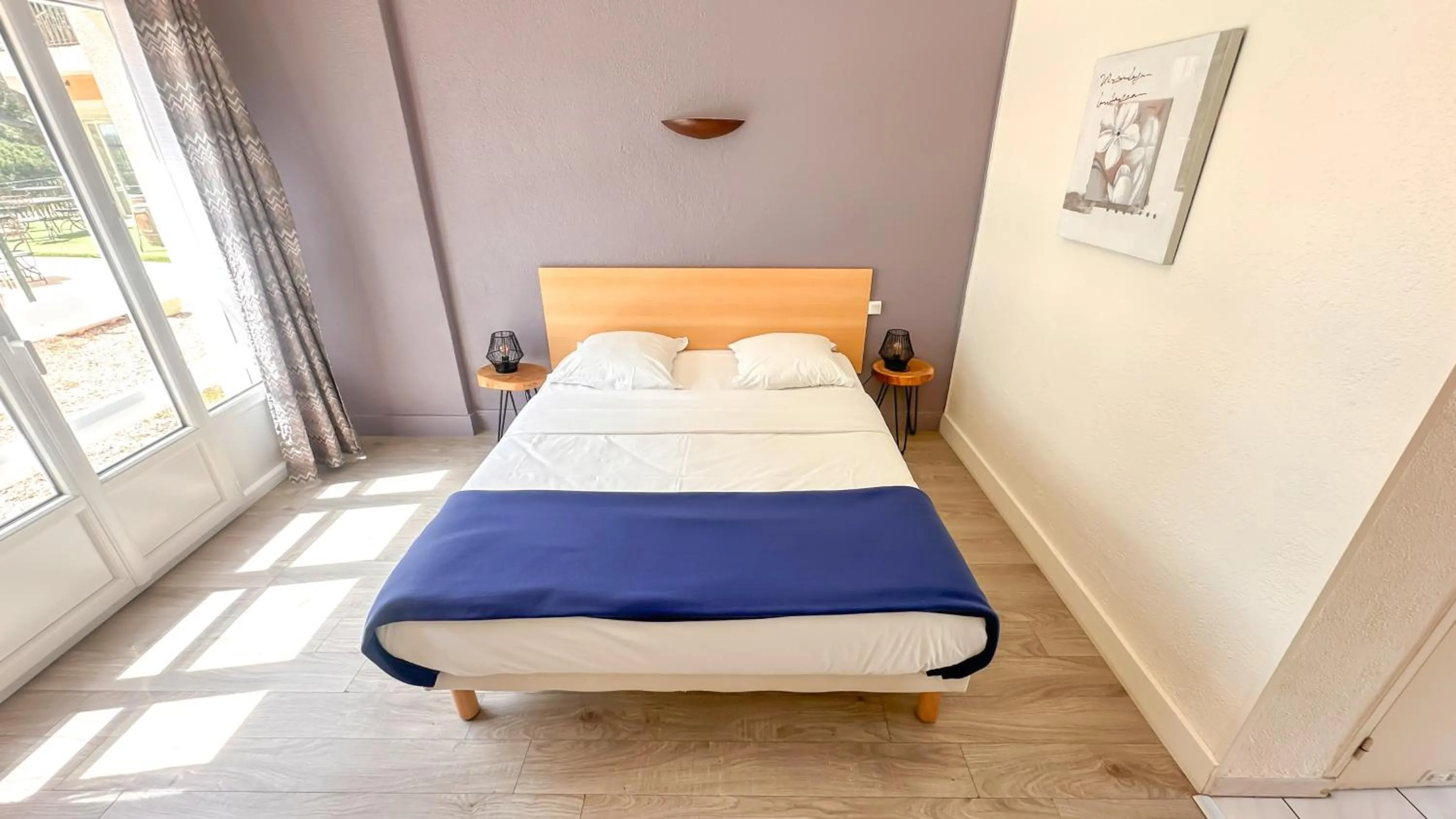 Bed in Hotel Les Rocailles