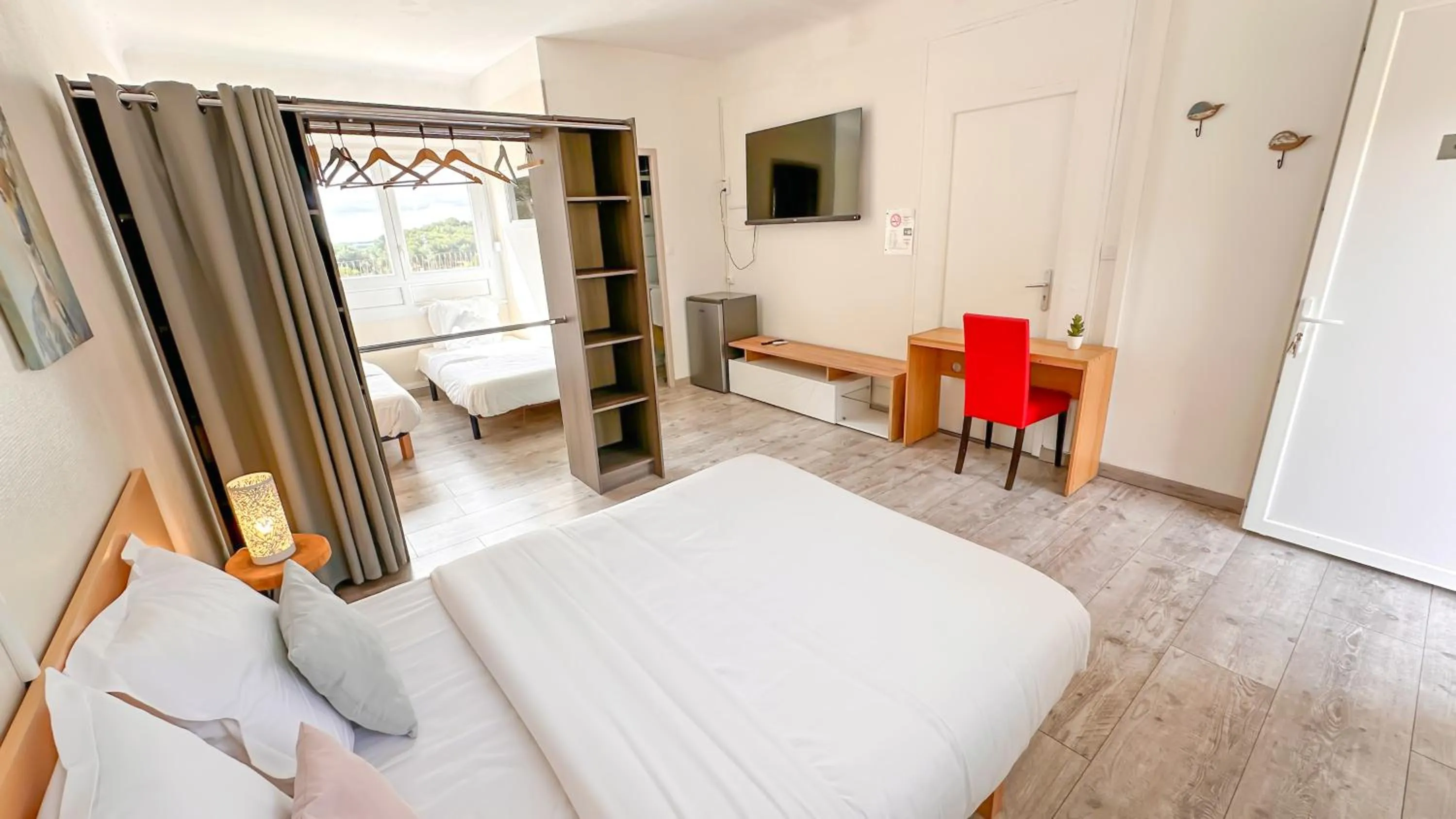 Bed in Hotel Les Rocailles