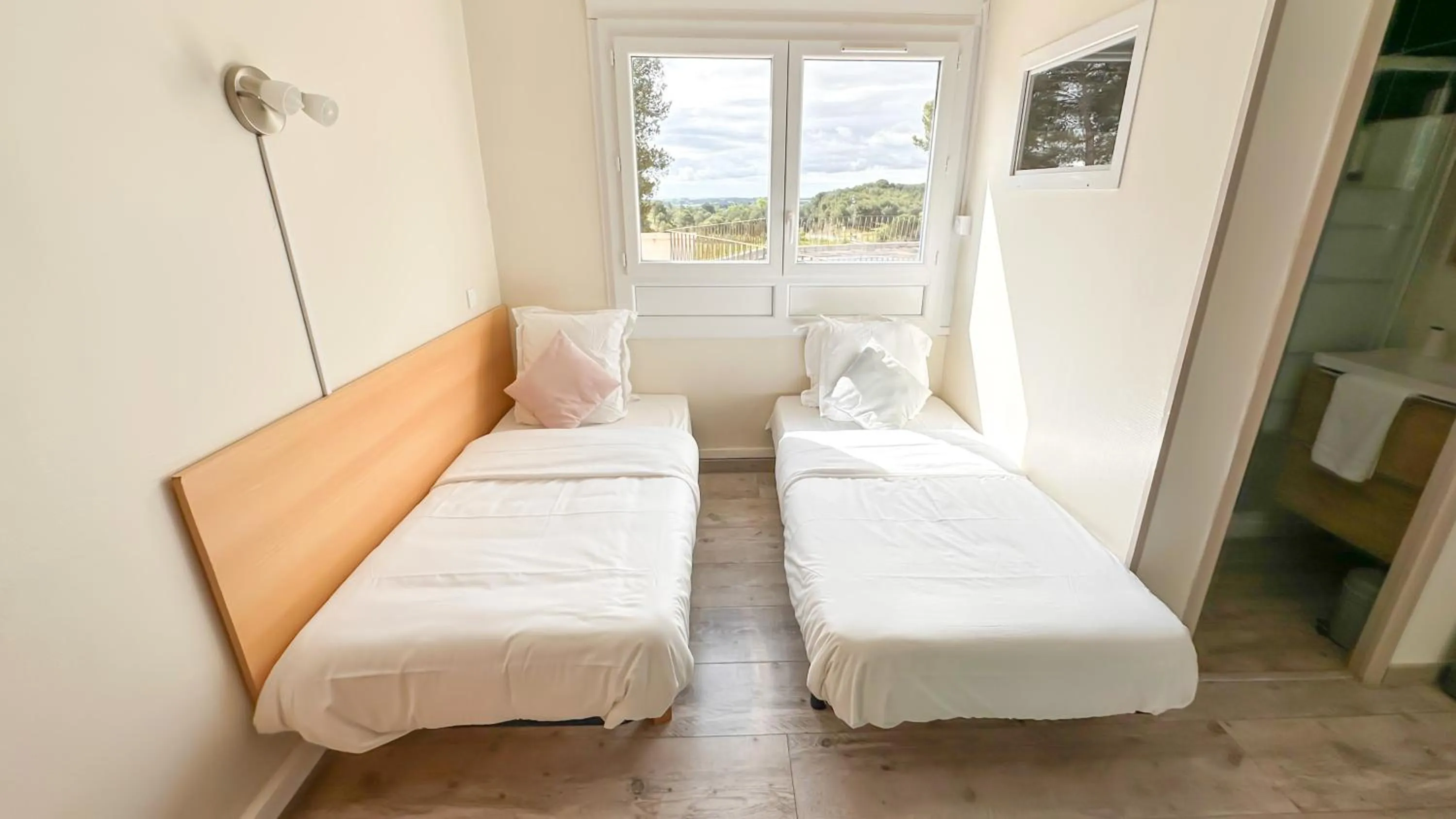 Bed in Hotel Les Rocailles