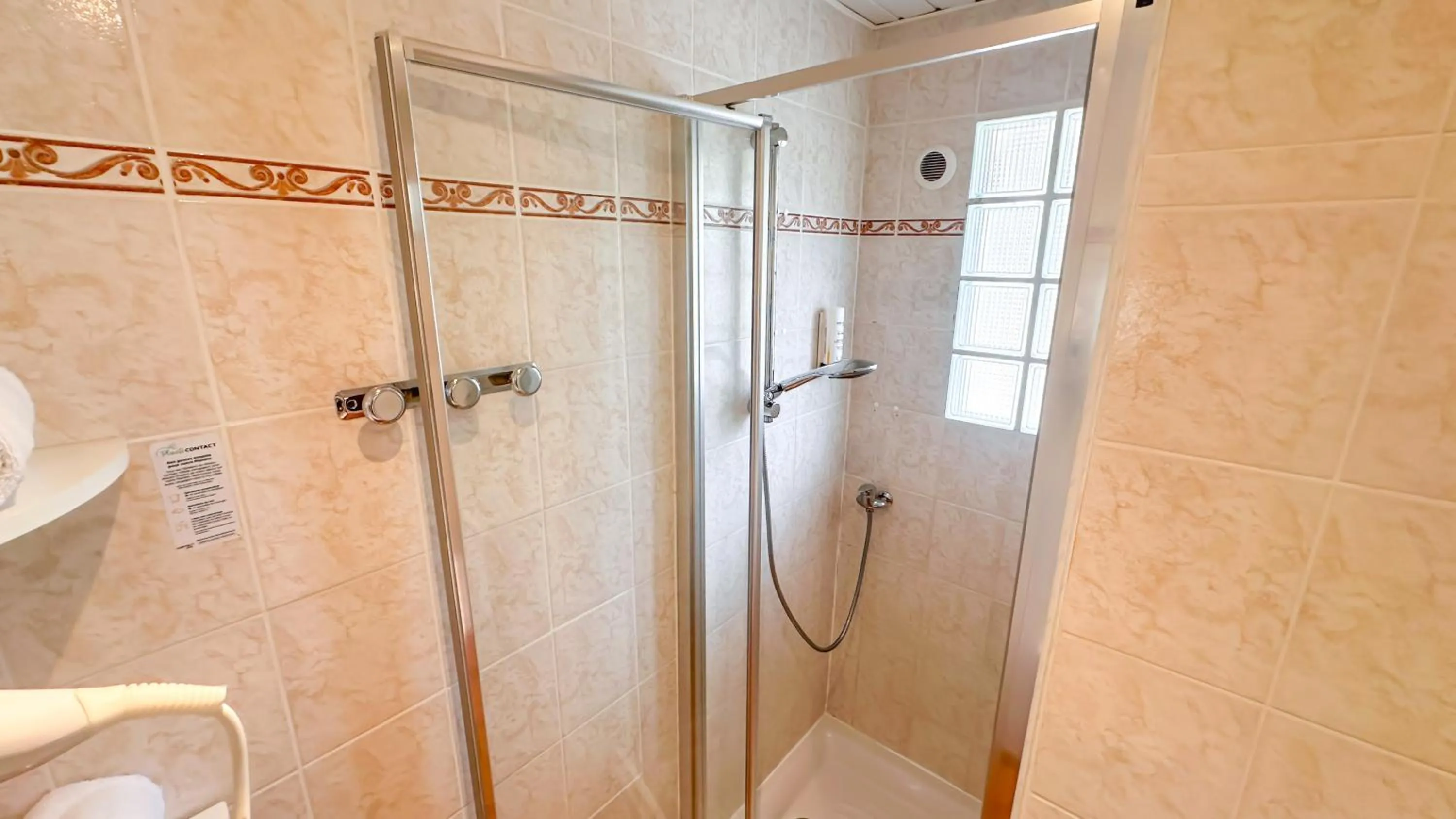 Shower in Hotel Les Rocailles