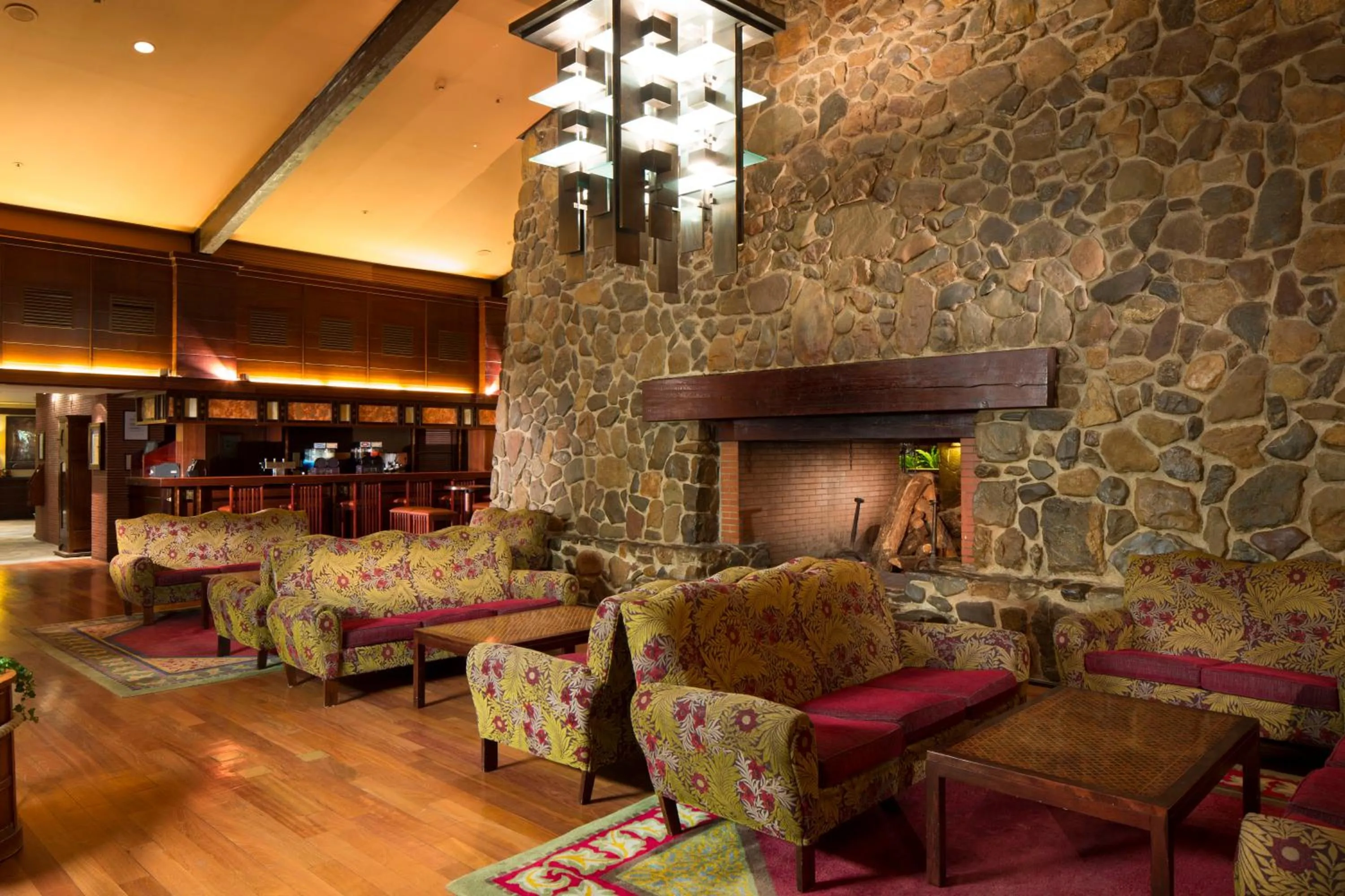 Lounge or bar in Disney Sequoia Lodge