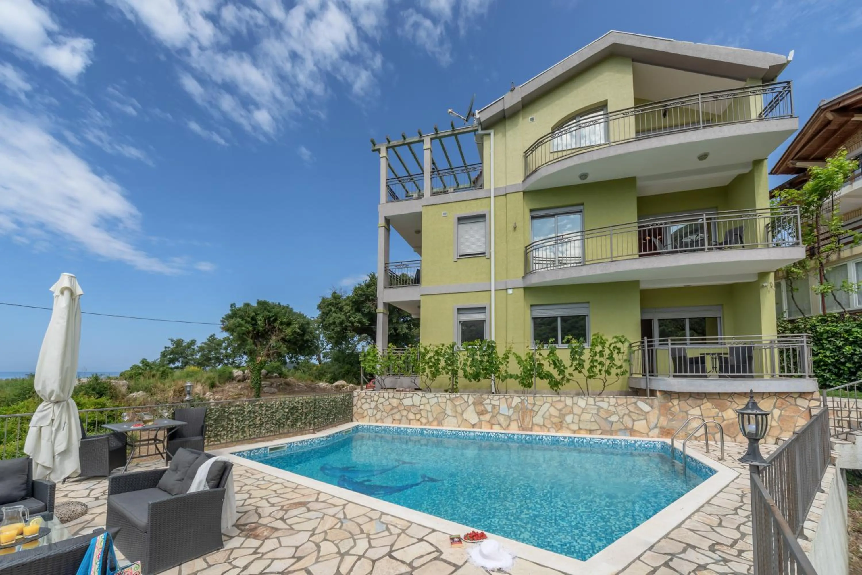 Property building in Villa Montenegrina