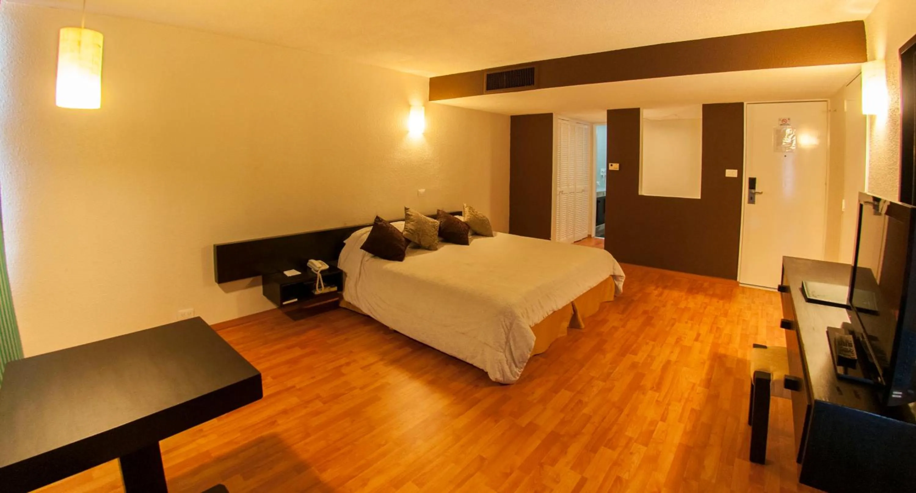 Photo of the whole room, Bed in Gran Hotel Xalapa